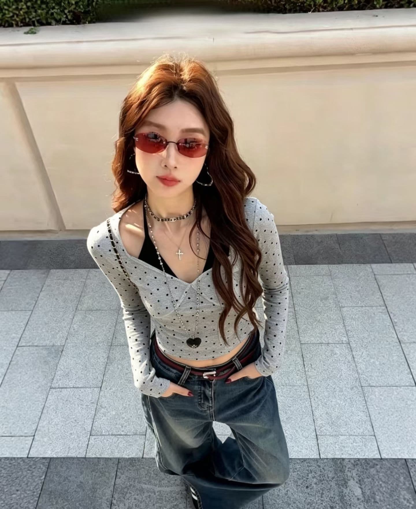 프랑스식 V넥 도트 무늬 행침 목 페이크 레이어드 배색 긴팔 티셔츠 여성 2026 조기 봄 새로운 몸매 가꾸기 순수한 욕망 맨위 상세 이미지 3