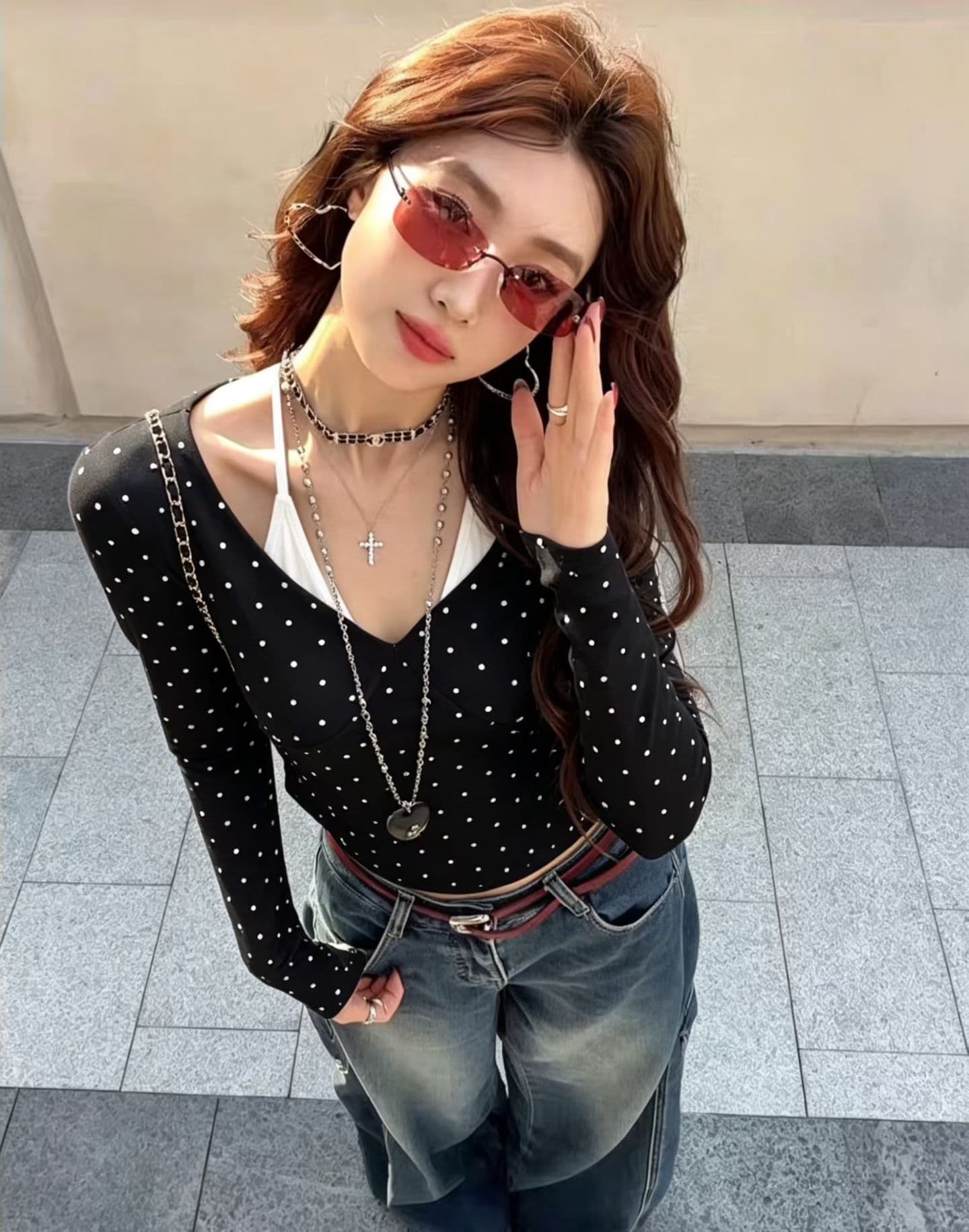 프랑스식 V넥 도트 무늬 행침 목 페이크 레이어드 배색 긴팔 티셔츠 여성 2026 조기 봄 새로운 몸매 가꾸기 순수한 욕망 맨위 상세 이미지 4