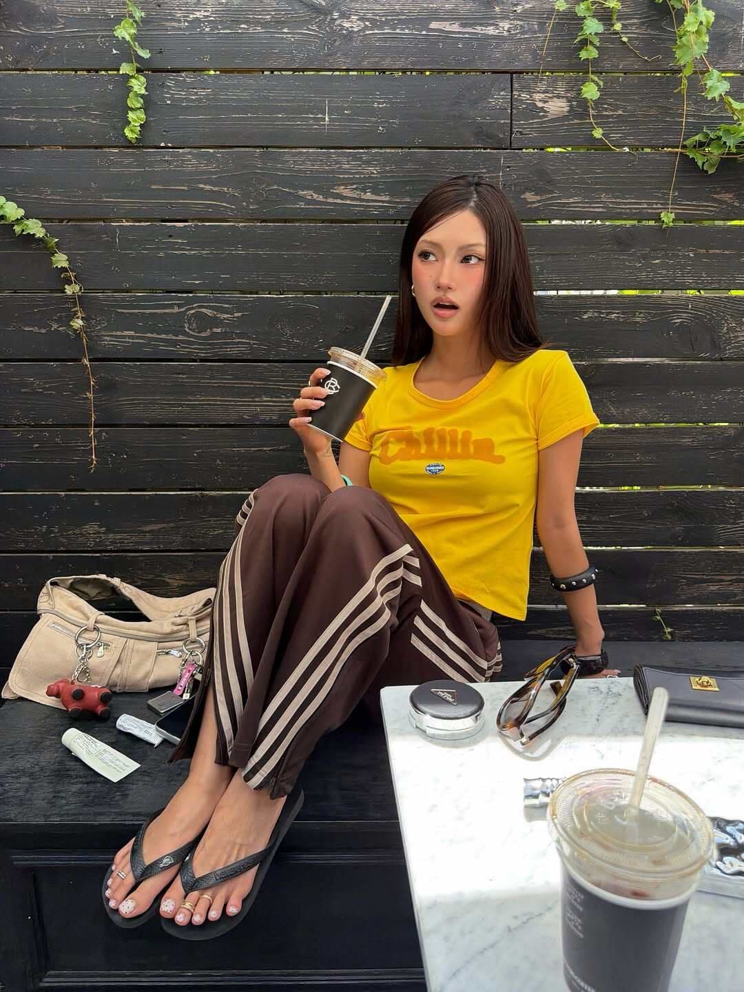 한 부서 ins 핫걸 바람 허리 수축 쇼트 스타일 긍정적 인 어깨 반팔 티셔츠 여성 알파벳 낙서 프린트 몸매 가꾸기 슬림해 보이는 맨위 여름 상세 이미지 3