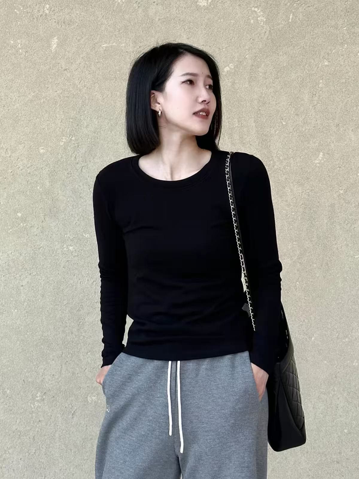 2026 봄 새로운 한국 스타일 라운드 넥 긴팔 티셔츠 여성 몸매 가꾸기 슬림해 보이는 인사이드 가져 가라. 기본 셔츠 미니멀리즘 단색 맨위 이미지 4
