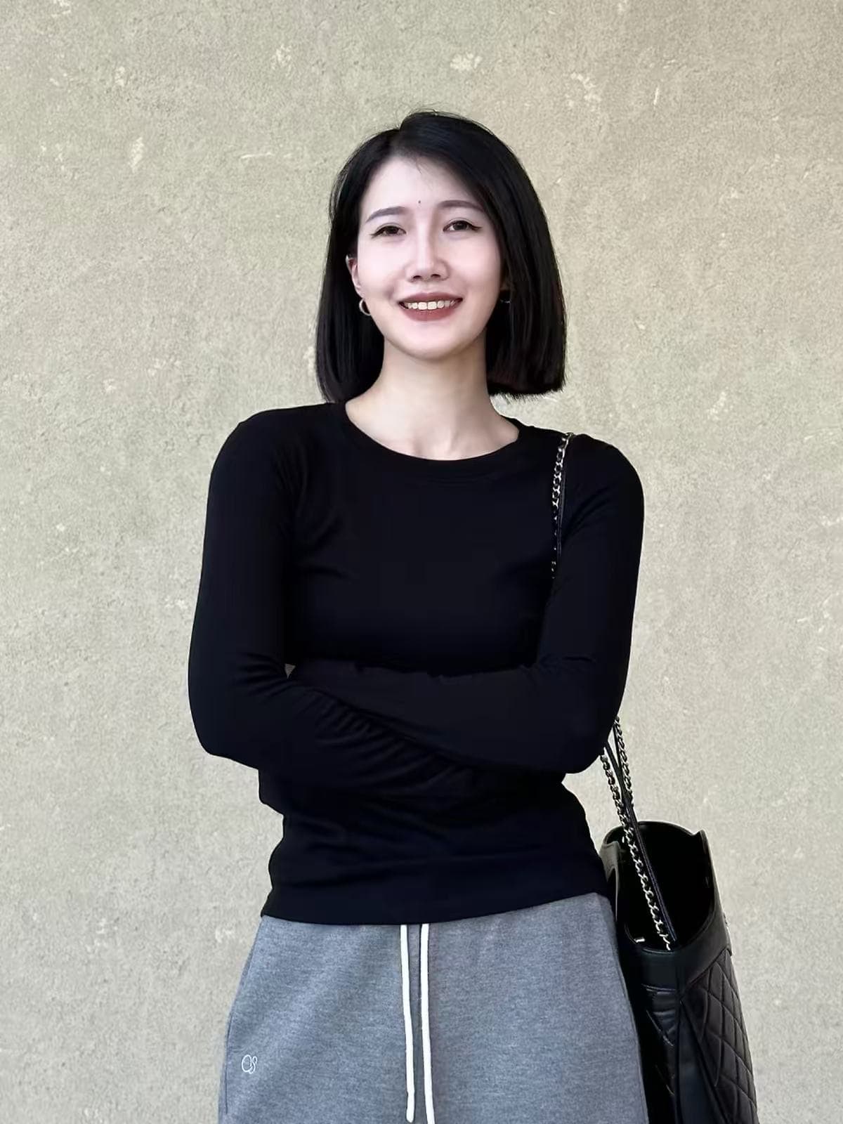 2026 봄 새로운 한국 스타일 라운드 넥 긴팔 티셔츠 여성 몸매 가꾸기 슬림해 보이는 인사이드 가져 가라. 기본 셔츠 미니멀리즘 단색 맨위 상세 이미지 3