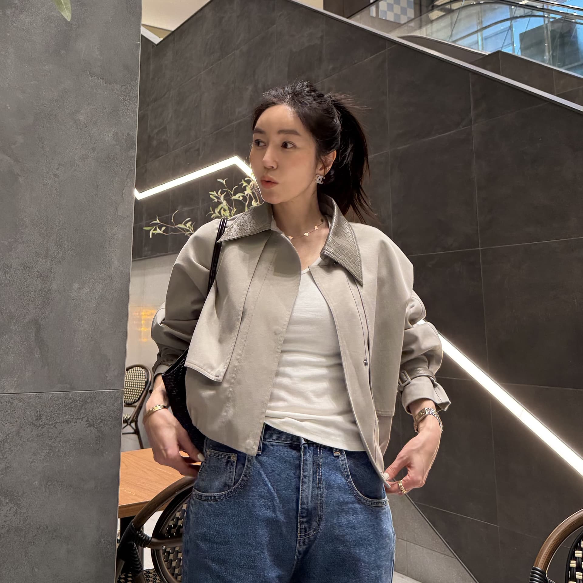 한국 동대문 가을 새로운 레트로 PU 가죽 폴로 칼라 쇼트 스타일 바람막이 여성 코트 이미지 2