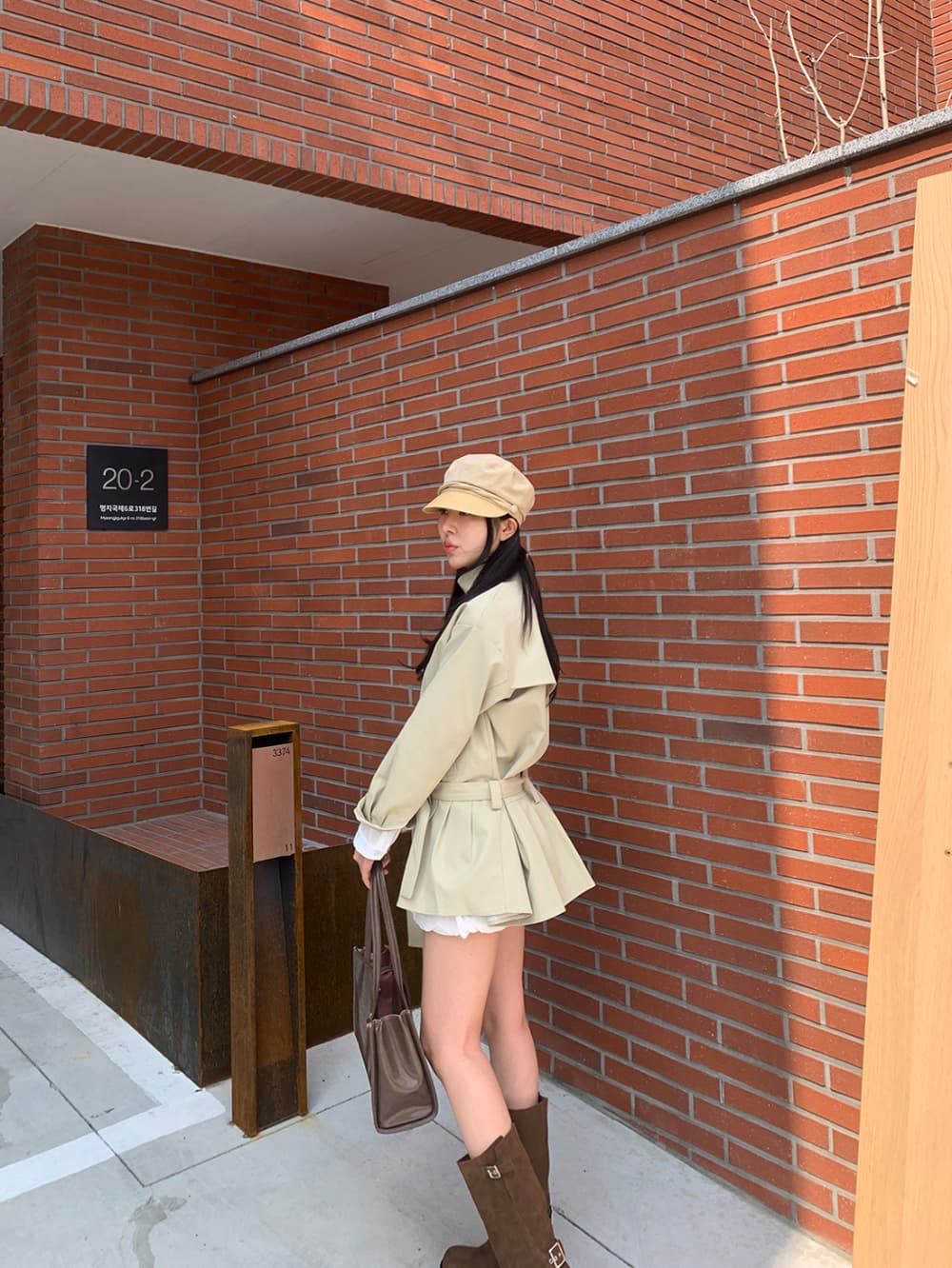 한국 동대문 레트로 고급 센스 뒤로 패치워크 부서 허리 쇼트 스타일 바람막이 여성 코트 상세 이미지 6