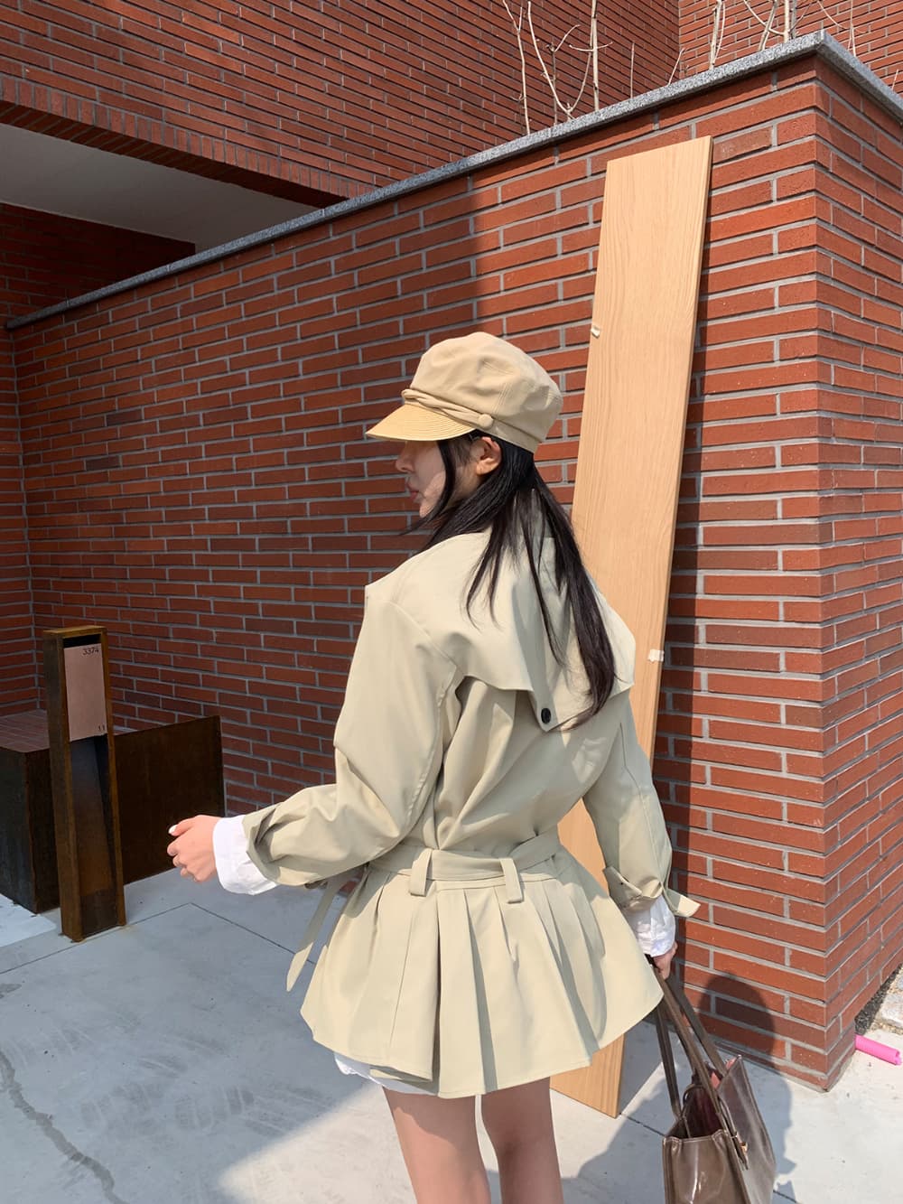 한국 동대문 레트로 고급 센스 뒤로 패치워크 부서 허리 쇼트 스타일 바람막이 여성 코트 상세 이미지 11