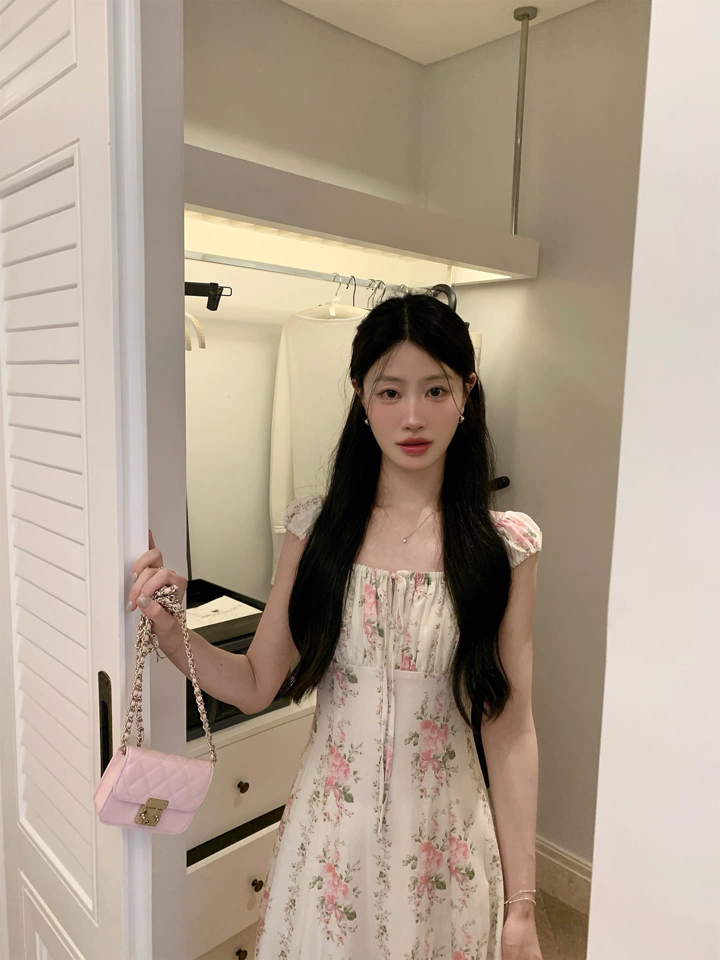 jejuna 프라이드 치킨 유럽 니켈 우유 푸 꽃 리플 라이 경기 서울 라미 한 부서 꽃무늬 핑크색 슬림해 보이는 드레스 상세 이미지 4