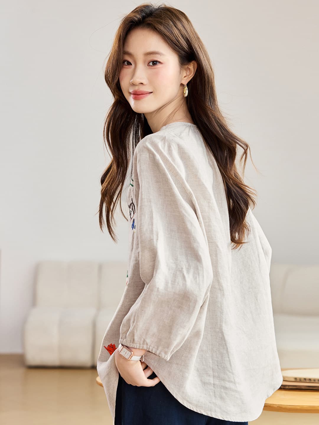 캐주얼 아마 자수 여성 셔츠 2026 봄 가을 새로운 9부 소매 루즈핏 라운드 넥 품격 외국 가스 풀오버 맨위 이미지 2