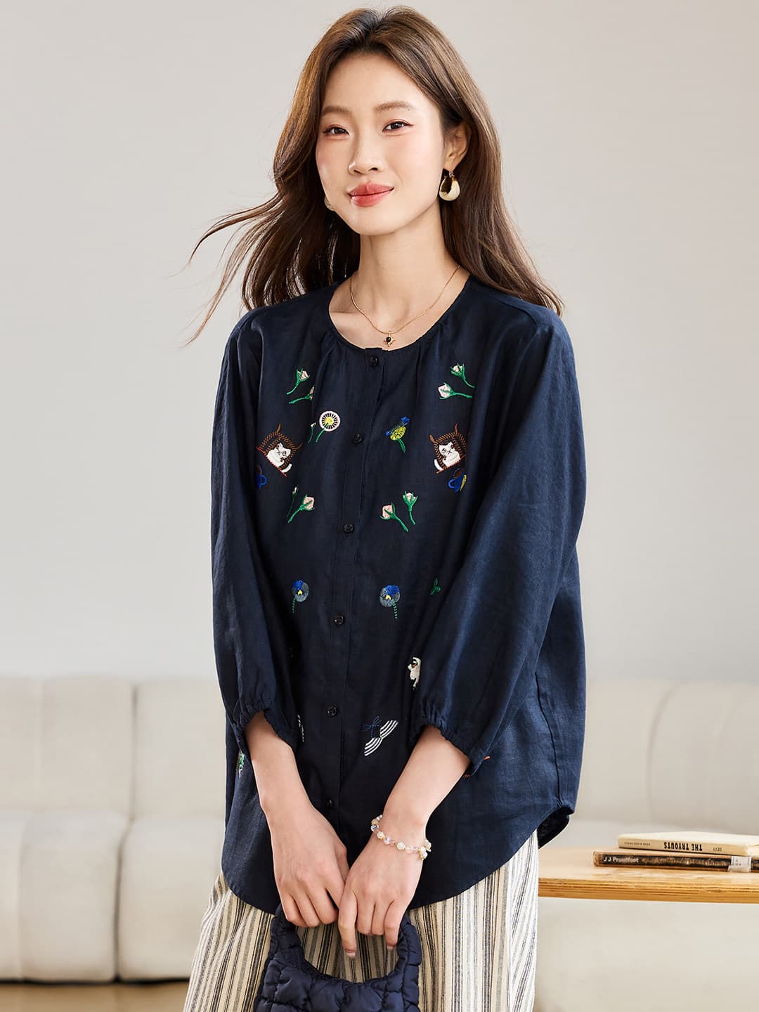 캐주얼 아마 자수 여성 셔츠 2026 봄 가을 새로운 9부 소매 루즈핏 라운드 넥 품격 외국 가스 풀오버 맨위 이미지 4