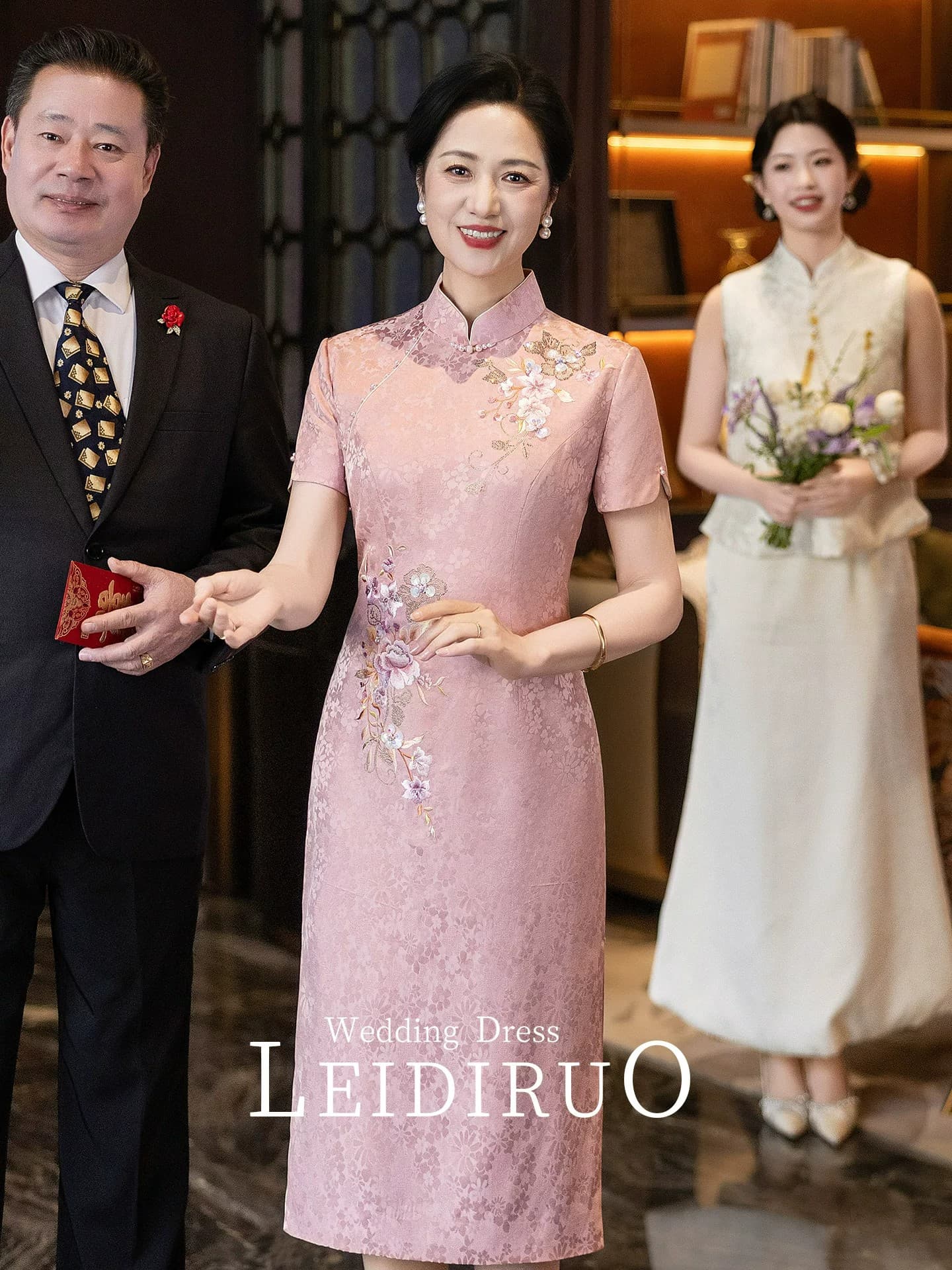 2026 새로운 결혼식 안녕하세요. 엄마 예복 고급 센스 자수 치파오 새로운 중식 시어머니 결혼 연회 로드 중 이미지 3