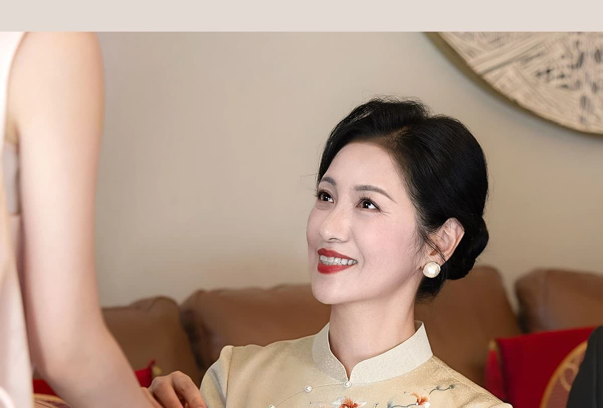 고귀한 영 엄마 결혼 연회 예복 2026 고급 빛 럭셔리 안녕하세요. 시어머니 결혼 치파오 새로운 중식 여성 드레스 상세 이미지 18