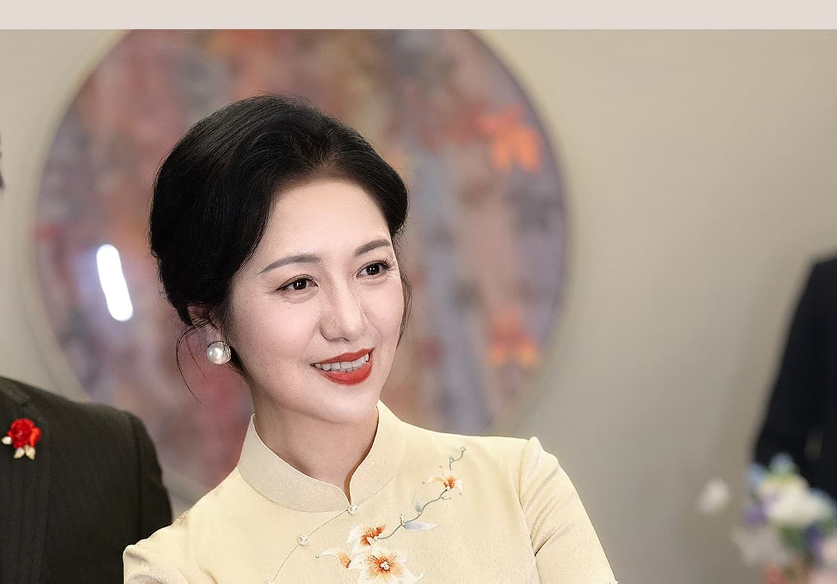 고귀한 영 엄마 결혼 연회 예복 2026 고급 빛 럭셔리 안녕하세요. 시어머니 결혼 치파오 새로운 중식 여성 드레스 상세 이미지 20