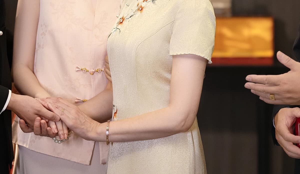 고귀한 영 엄마 결혼 연회 예복 2026 고급 빛 럭셔리 안녕하세요. 시어머니 결혼 치파오 새로운 중식 여성 드레스 상세 이미지 26
