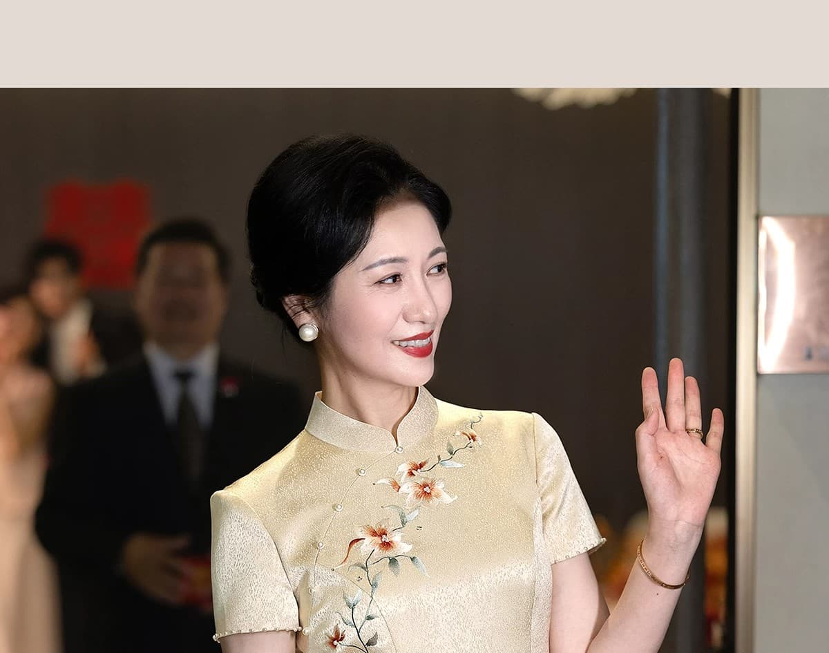 고귀한 영 엄마 결혼 연회 예복 2026 고급 빛 럭셔리 안녕하세요. 시어머니 결혼 치파오 새로운 중식 여성 드레스 상세 이미지 28