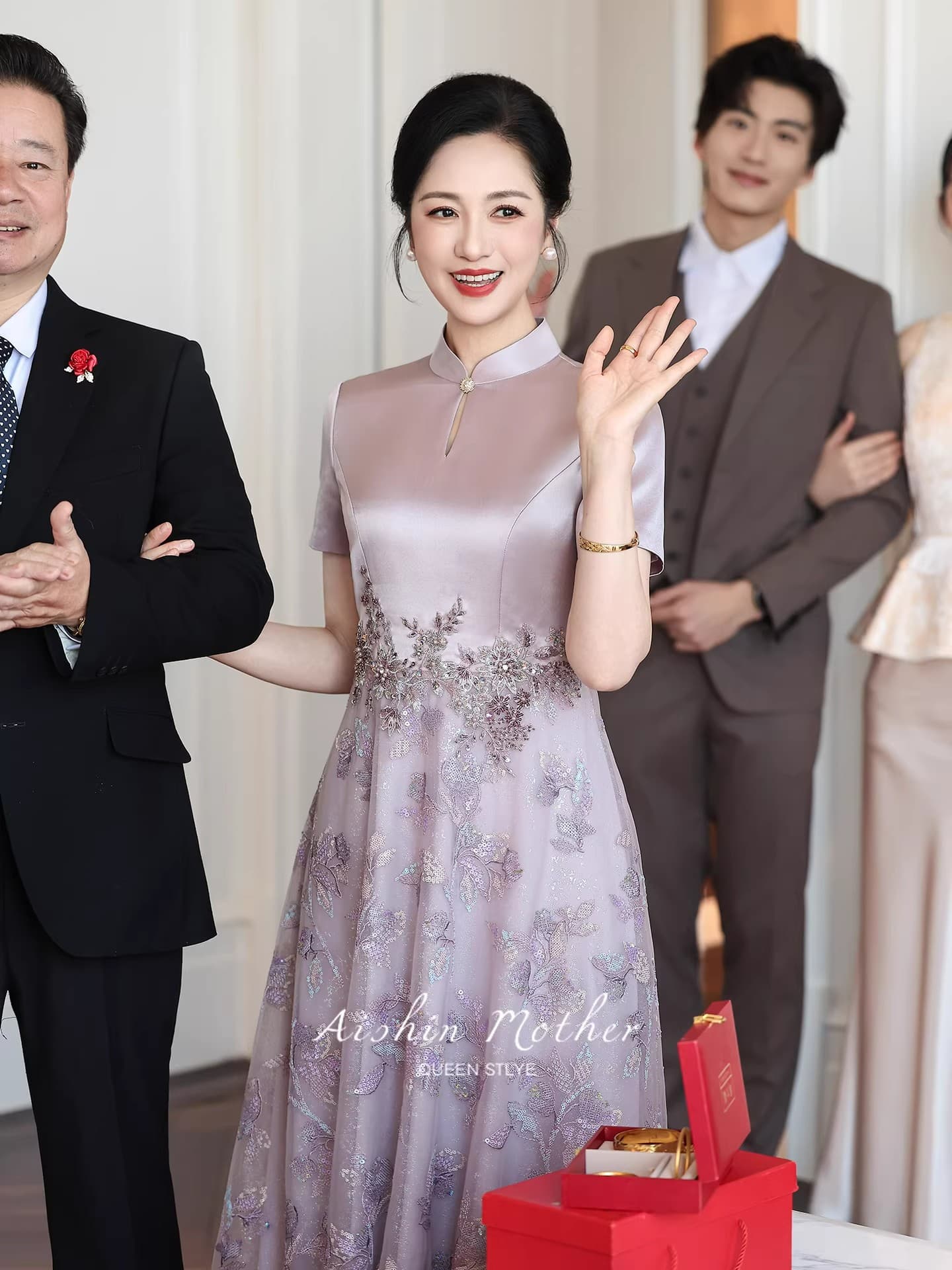 2026 새로운 고급 엄마 결혼 연회 예복 국풍 개선 안녕하세요. 시어머니 치파오 드레스 이미지 5