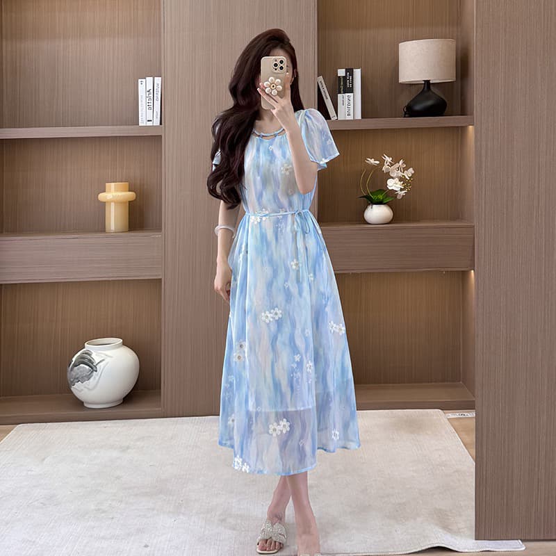 블루 색 후광 염색 반팔 여성 드레스 2026 여름 새로운 프랑스식 꽃무늬 휴가 바람 자수 쉬폰 치마 이미지 4