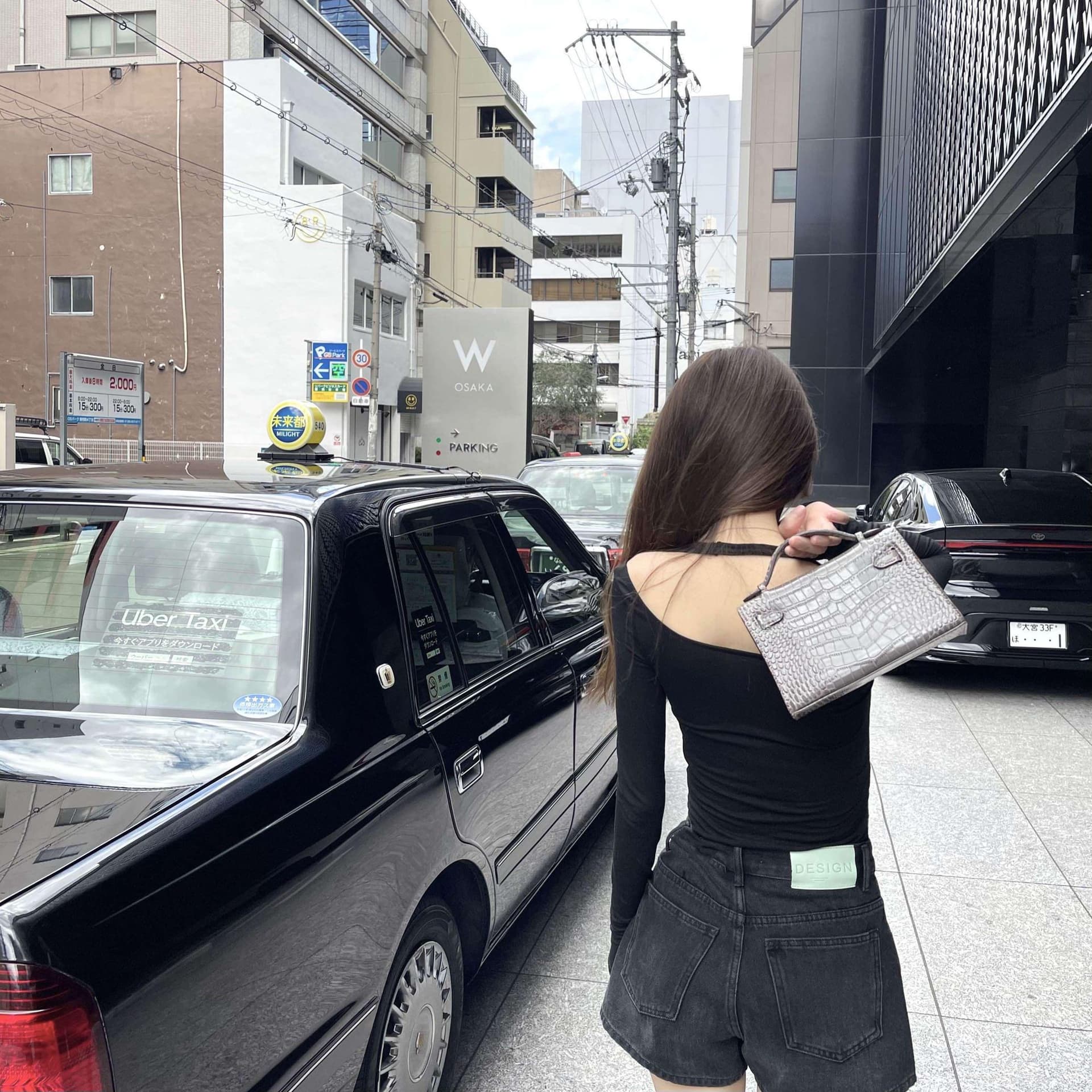 블랙 회색 하이웨이스트 루즈핏 한 마디 루즈핏 캐주얼 다용도 디스플레이 다리 길이 표지 고기 슬림해 보이는 트임 넓은 다리 데님 반바지 이미지 5