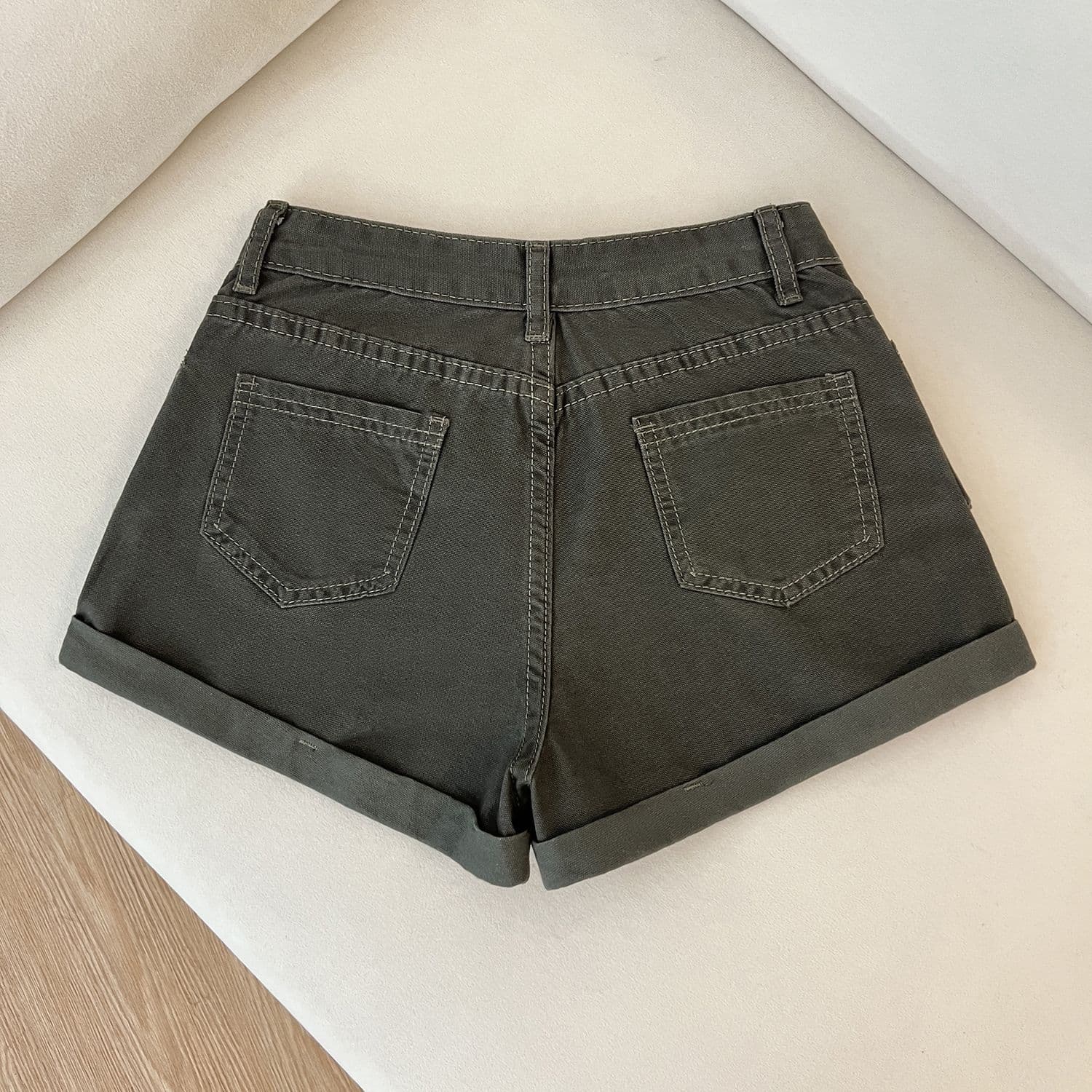 실사 높음 거리 센스 레트로 워크웨어 데님 반바지 여성 2026 여름 미니멀리즘 다용도 한 마디 루즈핏 넓은 다리가 짧다. 바지 이미지 4