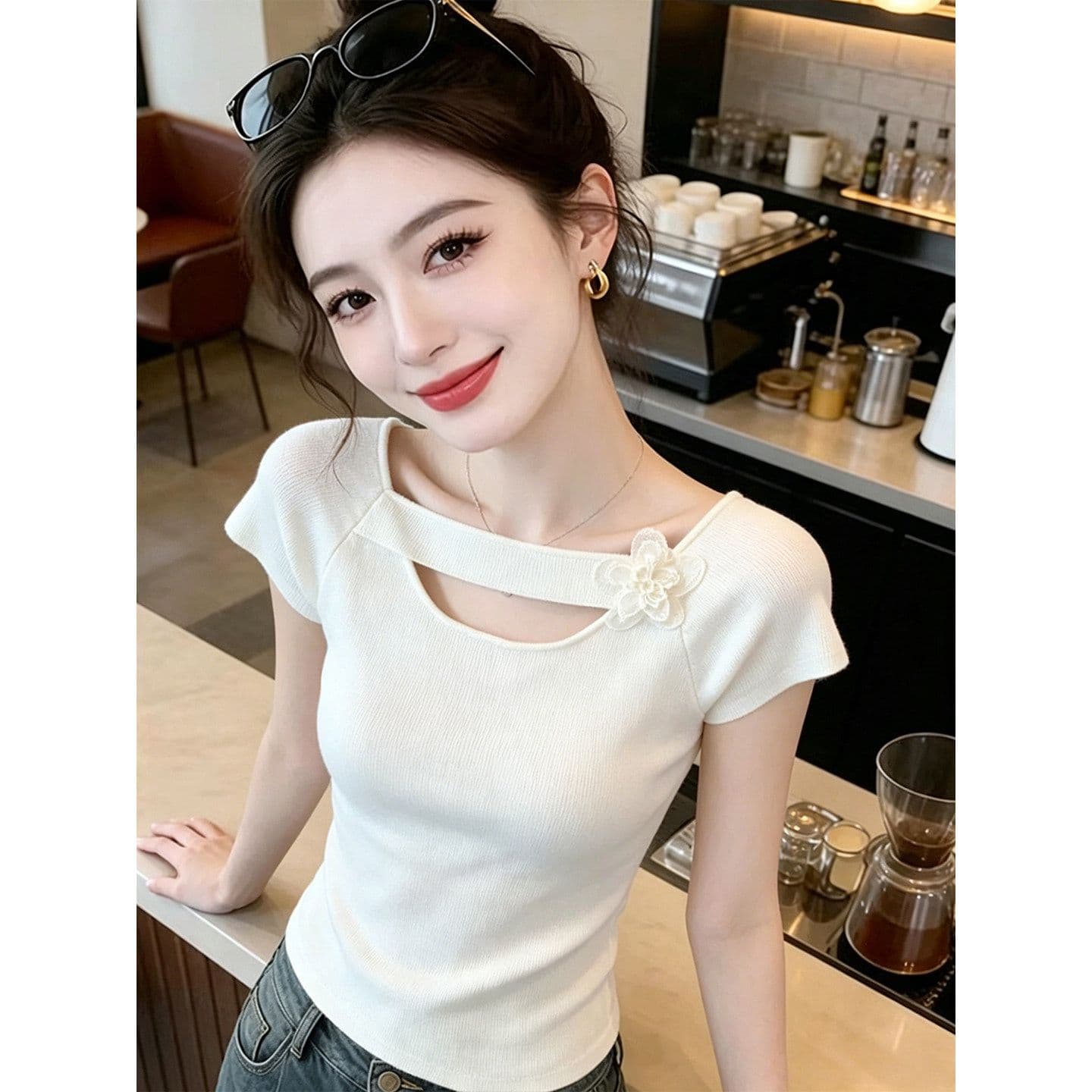 한 부서 디자인 센스 홀로우 아웃 꽃 장식 니트 반팔 티셔츠 여성 새로운 몸매 가꾸기 맨위 상세 이미지 1