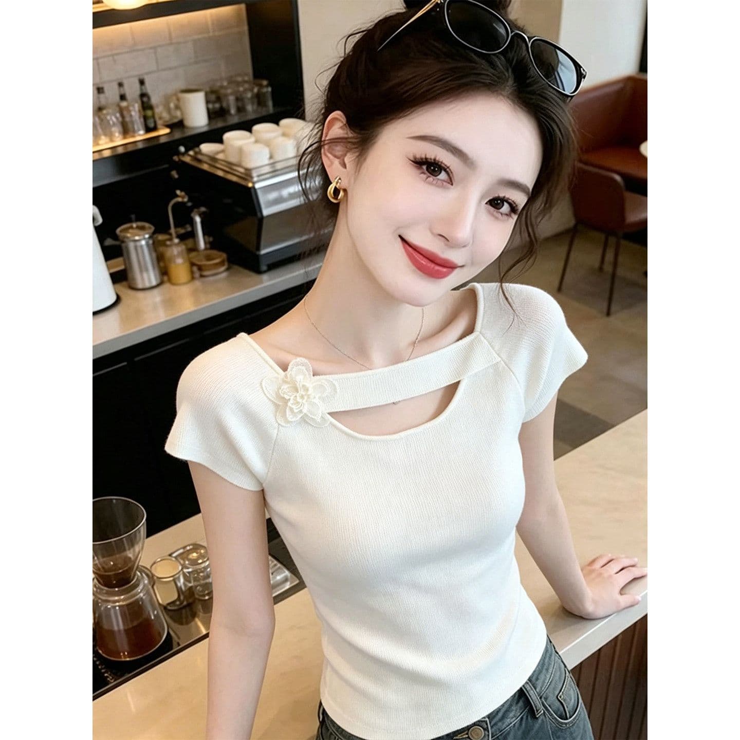한 부서 디자인 센스 홀로우 아웃 꽃 장식 니트 반팔 티셔츠 여성 새로운 몸매 가꾸기 맨위 상세 이미지 5