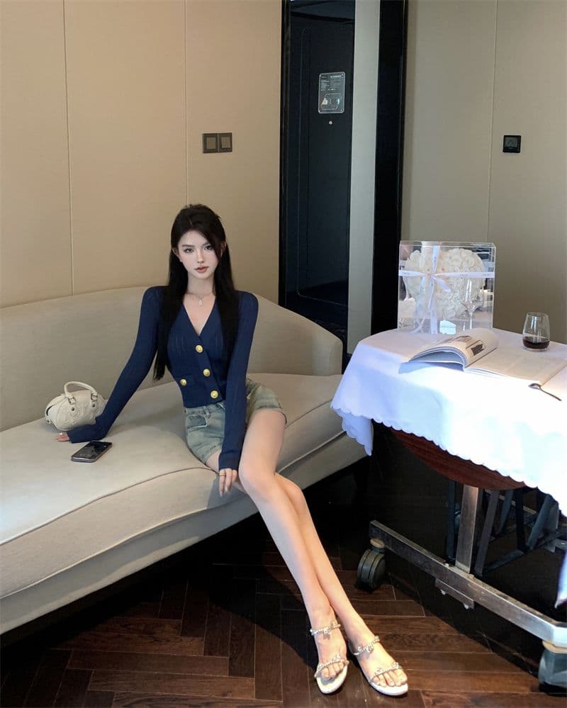 파란색 긴팔 V넥 니트 스웨터 여성 가을 빛 요리 한 프랑스식 품격 몸매 가꾸기 쇼트 스타일 오픈 가디건 맨위 상세 이미지 16