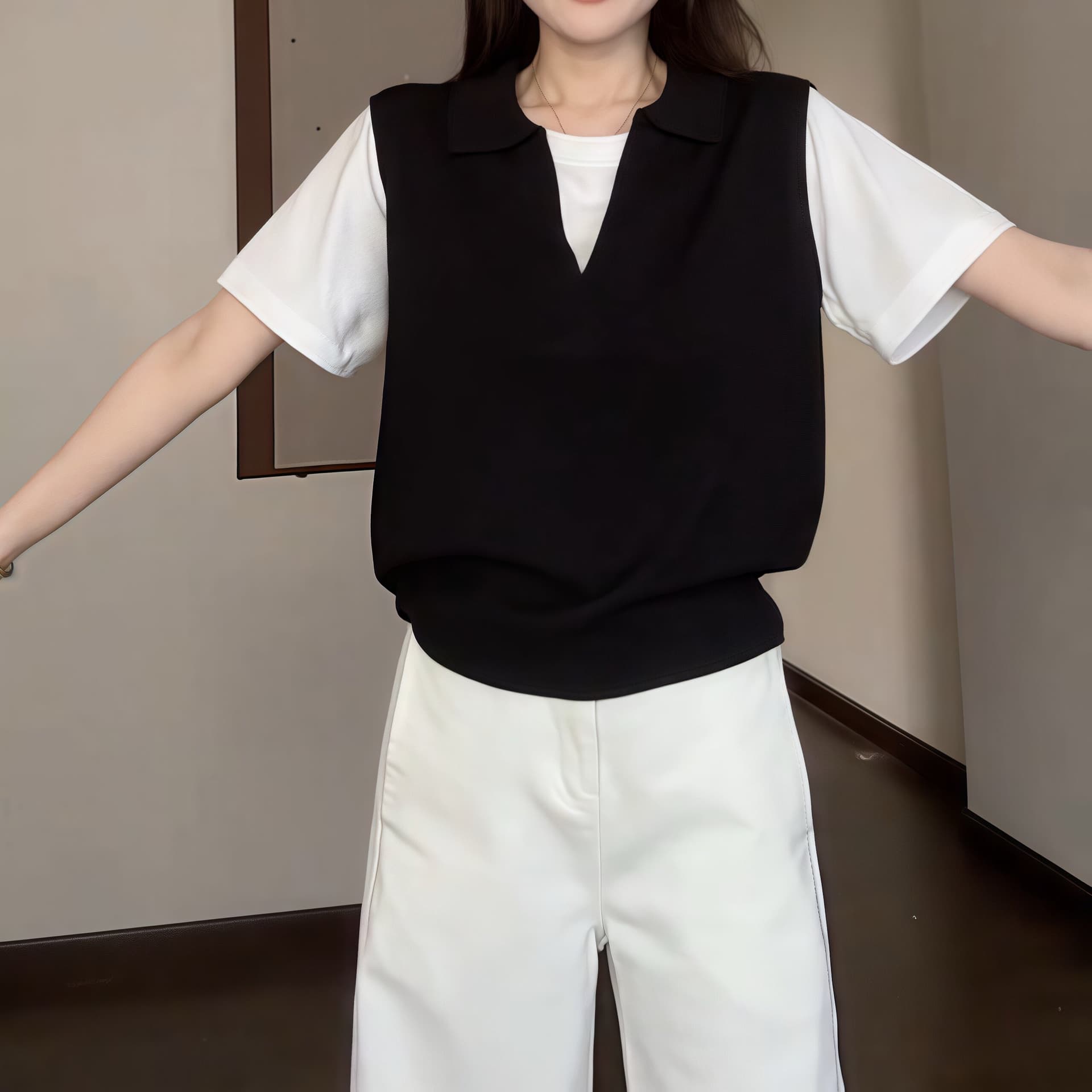 2026 여름 새로운 패션 슬림해 보이는 다용도 맨위 여성 루즈핏 미니멀리즘 캐주얼 페이크 레이어드 반팔 티셔츠 상세 이미지 3