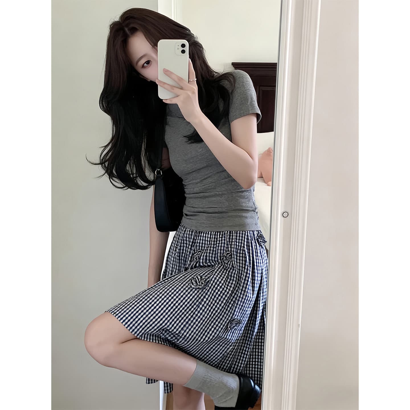 미니멀리즘 캐주얼 스포츠 슈트 여성 여름 일본과 한국 부서 착용 가져 가라. 몸매 가꾸기 품격 슬림해 보이는 반팔 꽃밭 미니 스커트 투피스 세트 이미지 2