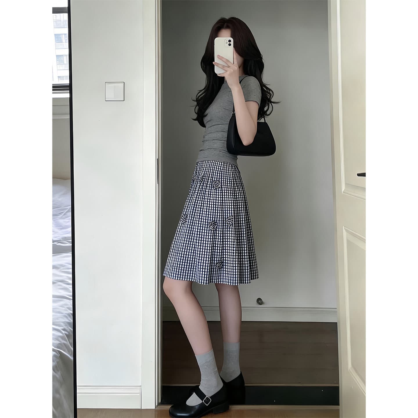 미니멀리즘 캐주얼 스포츠 슈트 여성 여름 일본과 한국 부서 착용 가져 가라. 몸매 가꾸기 품격 슬림해 보이는 반팔 꽃밭 미니 스커트 투피스 세트 이미지 3