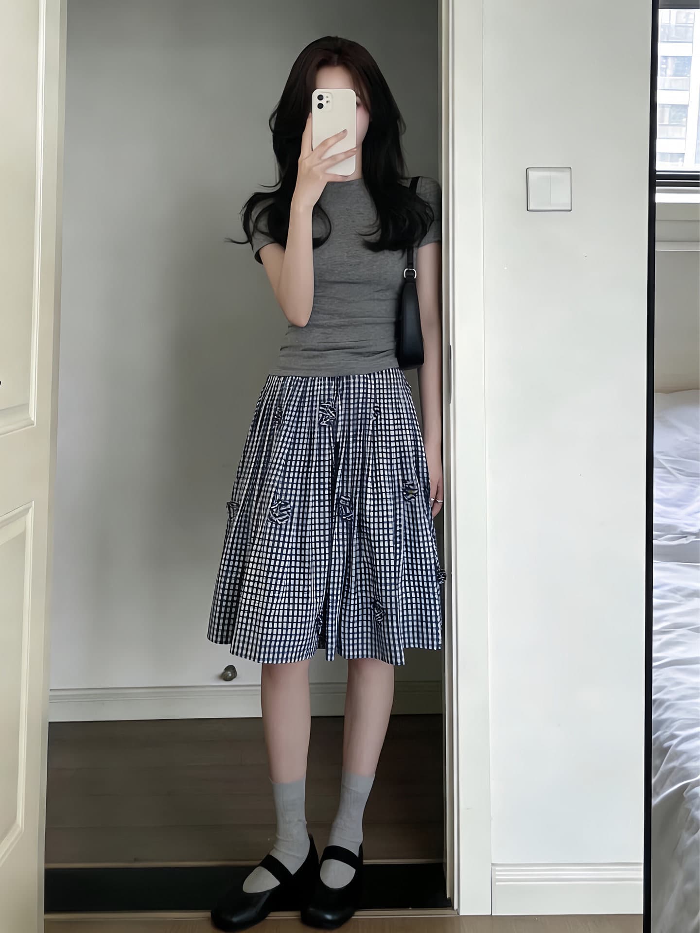 미니멀리즘 캐주얼 스포츠 슈트 여성 여름 일본과 한국 부서 착용 가져 가라. 몸매 가꾸기 품격 슬림해 보이는 반팔 꽃밭 미니 스커트 투피스 세트 상세 이미지 5