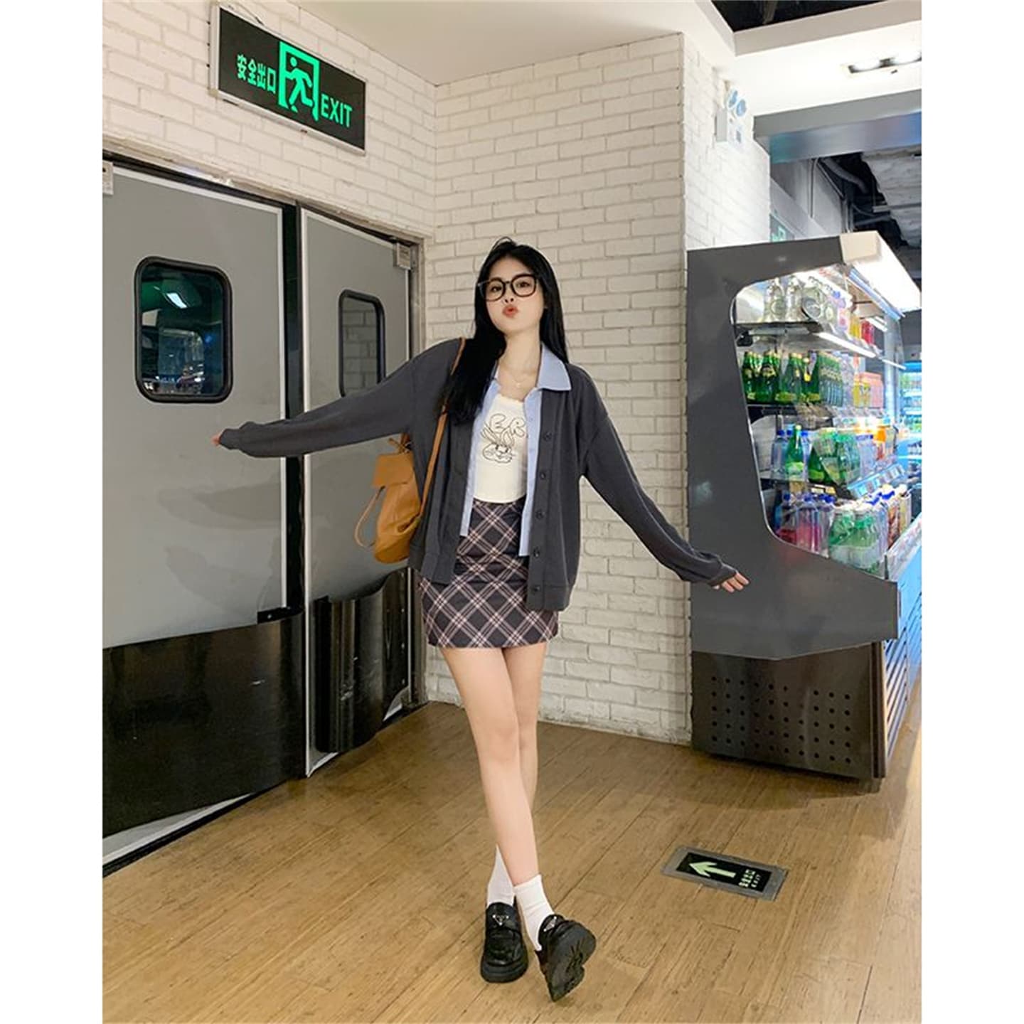 아메리칸 레트로 디자인 센스 작은 대중 체크무늬 미니 스커트 여성 가을 새로운 슬림해 보이는 표지 넓적 다리 한 마디 반신 스커트