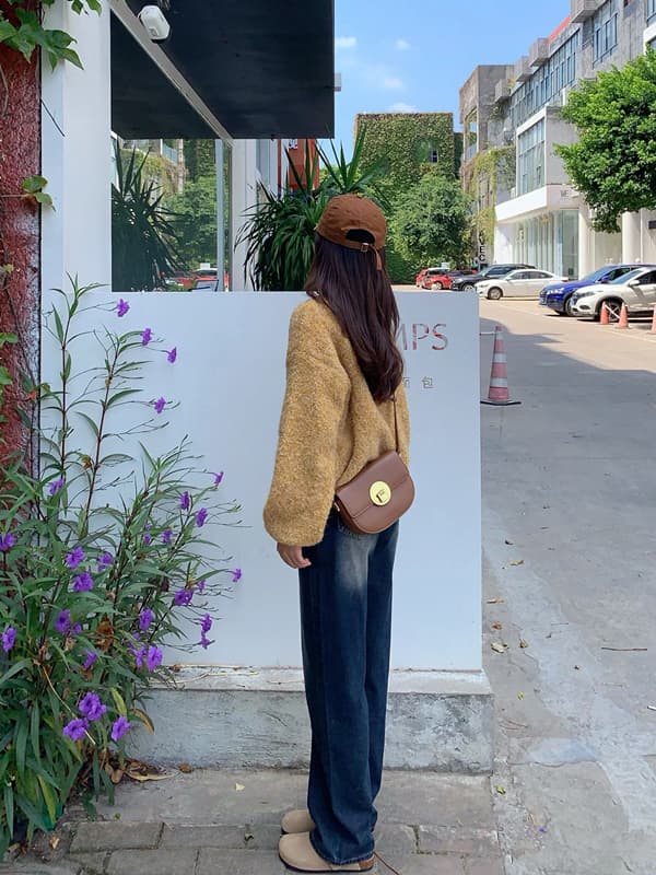 부드러운 찹쌀 플리스 플러시 서클 실 맨위 라운드 넥 쇼트 스타일 스웨터 여자 단색 미니멀리즘 착용 가져 가라. 두꺼운 보온 오픈 가디건 상세 이미지 4