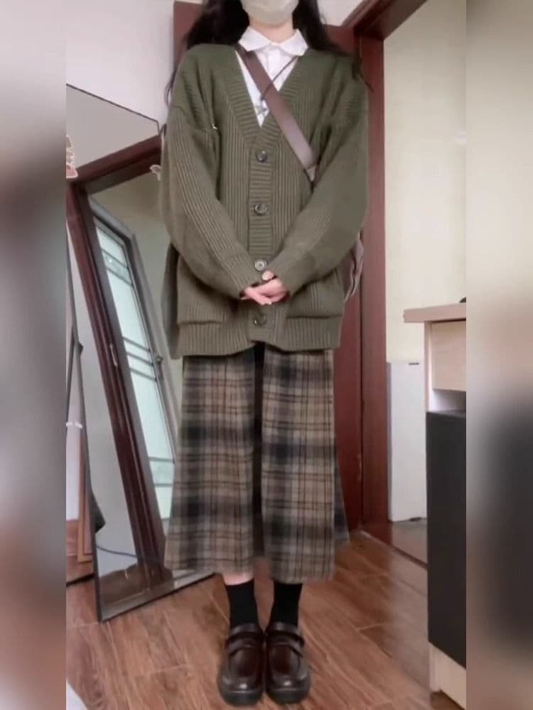 군용 녹색 스웨터 느긋한 바람 여성 가을 겨울 2026 새로운 루즈핏 고유 한 맨위 슈퍼 잘 생긴 학원 스타일 투피스 세트 상세 이미지 3