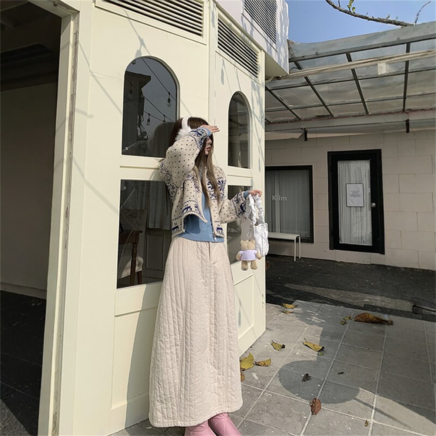 살구 색상 슬림해 보이는 꽃밭 치마 우산 치마 고급 절묘한 솜을 넣은 반신 스커트 코디 살구 색상 오픈 가디건 스웨터 투피스 세트 이미지 5