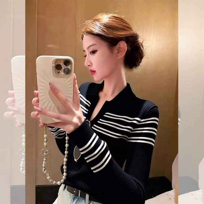 이모 바람 검정색 스트라이프 V넥 니트 스웨터 여성 2026 가을 새로운 몸매 가꾸기 슬림해 보이는 인사이드 가져 가라. 만나는 맨위 트렌디 상세 이미지 1