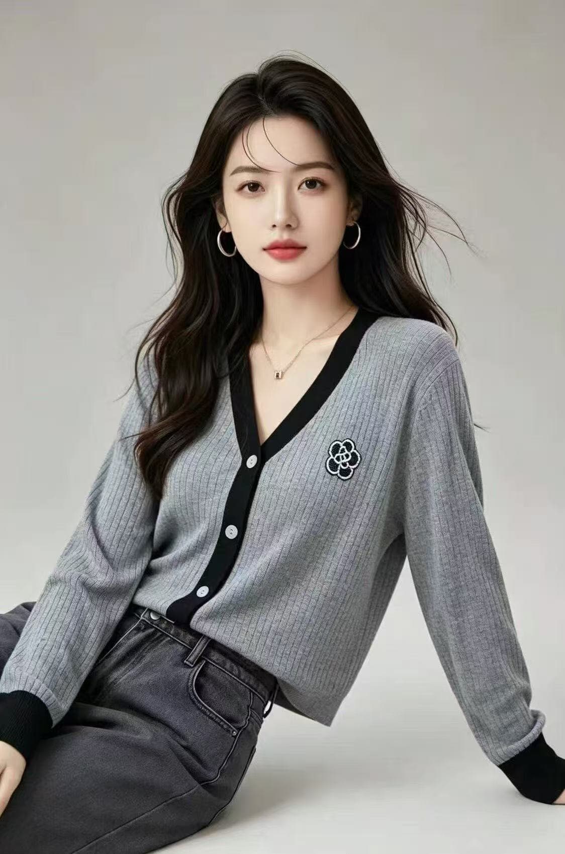 2026 프랑스식 품격 동백 나무 자수 배색 V넥 맨위 여성 한국 스타일 루즈핏 슬림해 보이는 긴팔 니트 오픈 가디건 이미지 4