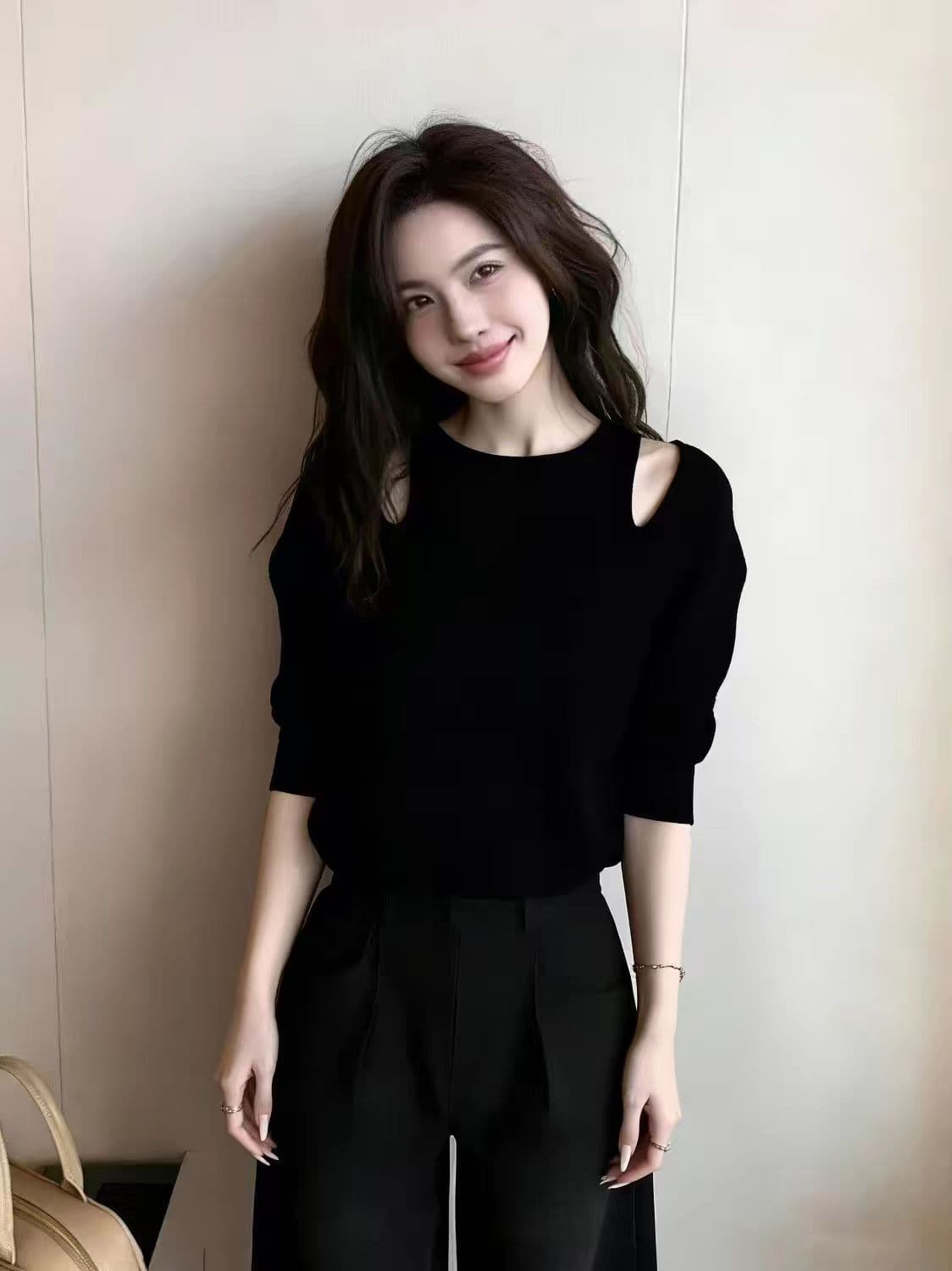 빅 사이즈 검정색 라운드 넥 홀로우 아웃 반팔 여름 얇은 스타일 니트 스웨터 티셔츠 여성 루즈핏 디자인 센스 출퇴근 바람 맨위 이미지 3