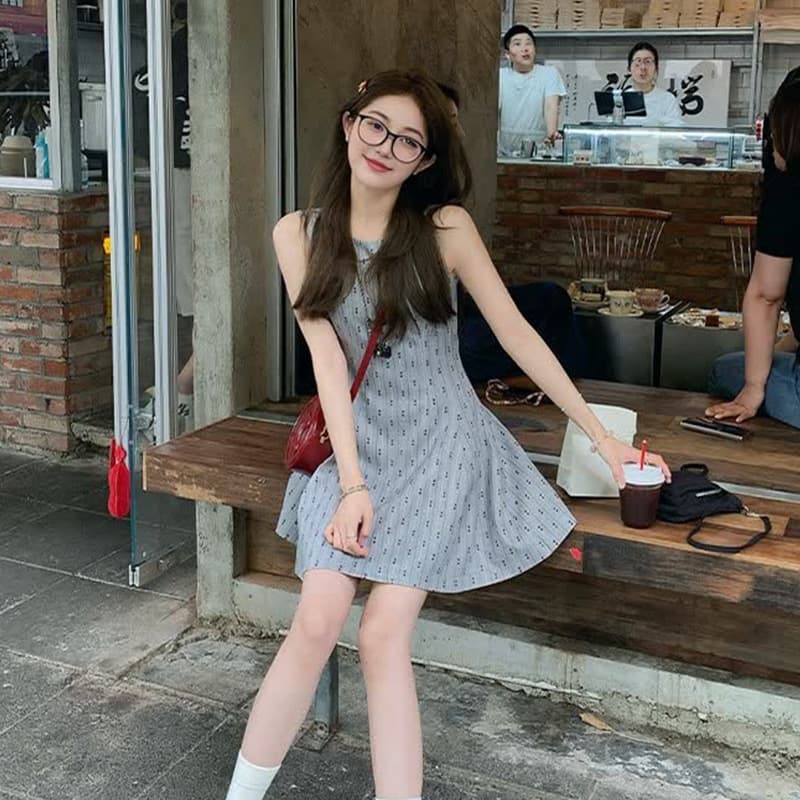 2026 년 여름 한 스타일 학원 스타일 회색 민소매 도트 무늬 드레스 한 마디 조끼 스커트 슬림해 보이는 품격 미니 스커트 이미지 4