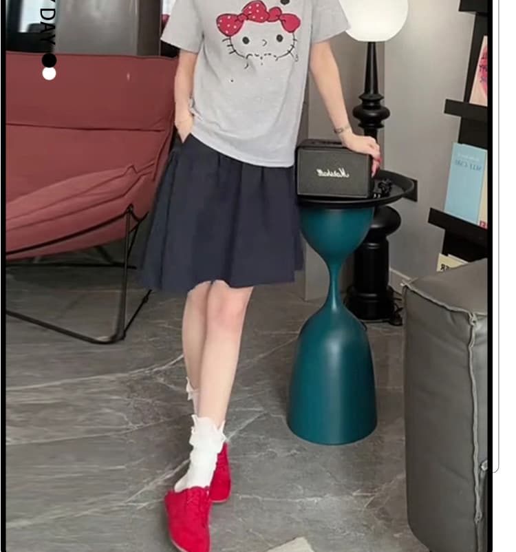 재고 있음 2026 년 여름 새로운 한 부서 라운드 넥 반팔 만화 티셔츠 패션 반신 미니 스커트 투피스 세트 상세 이미지 4