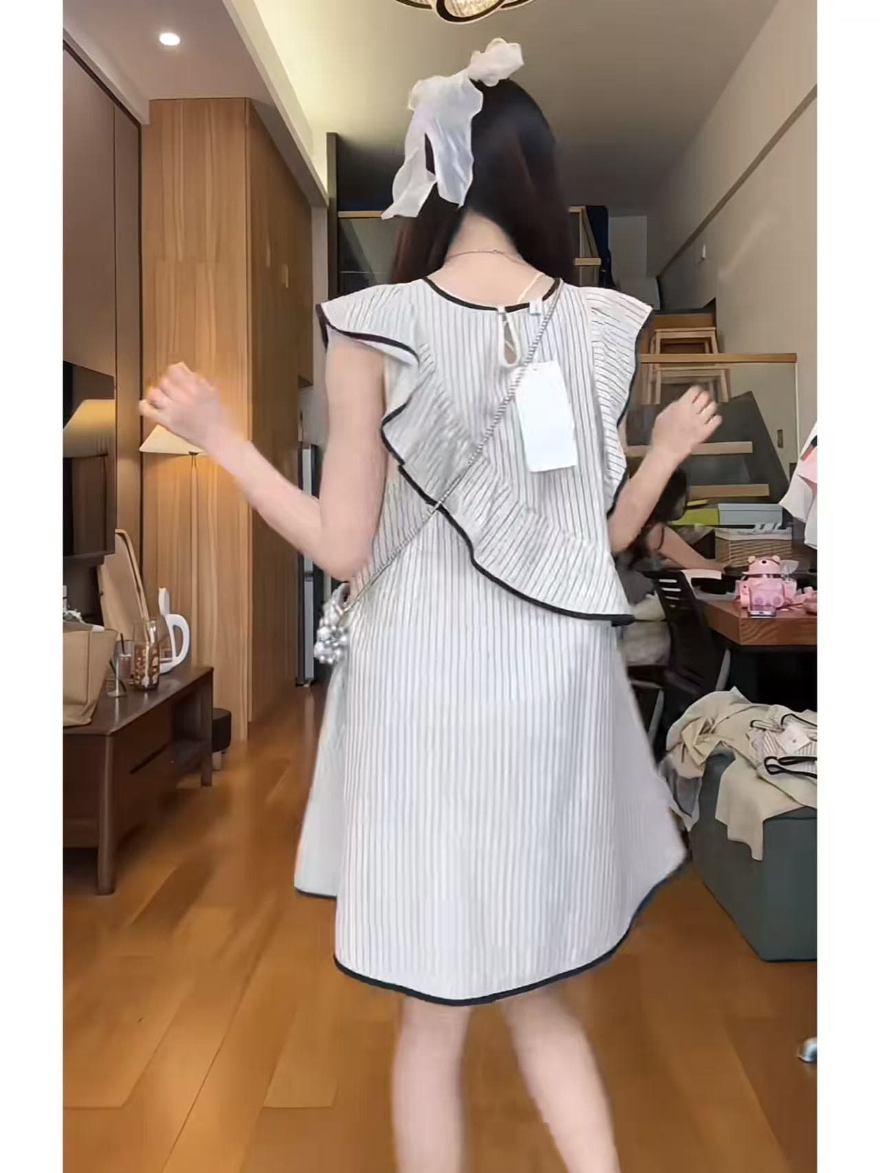 스트라이프 작은 날다 소매 드레스 한 부서 프릴 불규칙 민소매 인형 치마 이미지 2