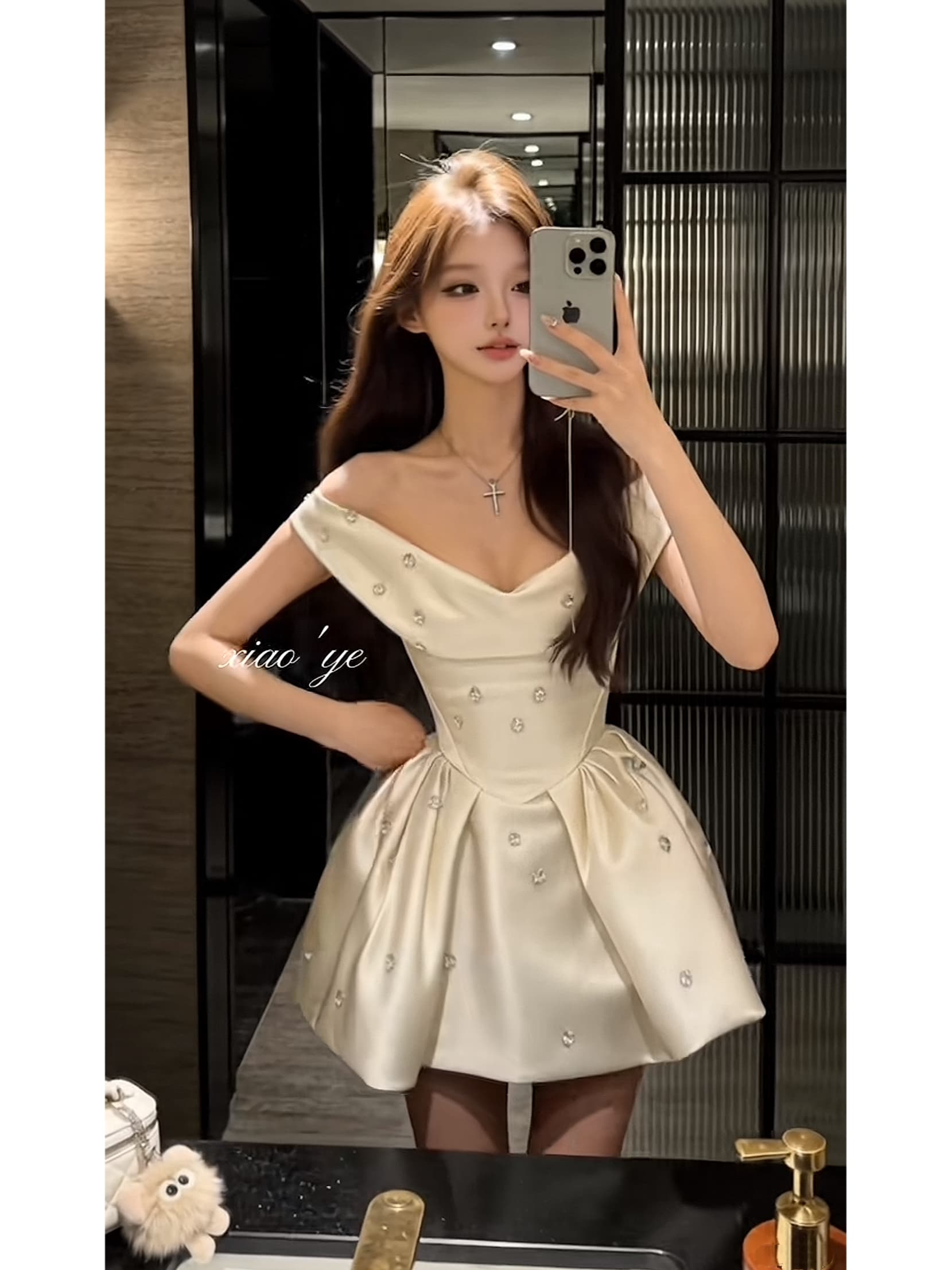 프랑스식 천 금빛 바람 오프숄더 드레스 여성 의류 여름 고급 센스 허리 수축 슬림해 보이는 생일 예복 미니 스커트 작은 대중