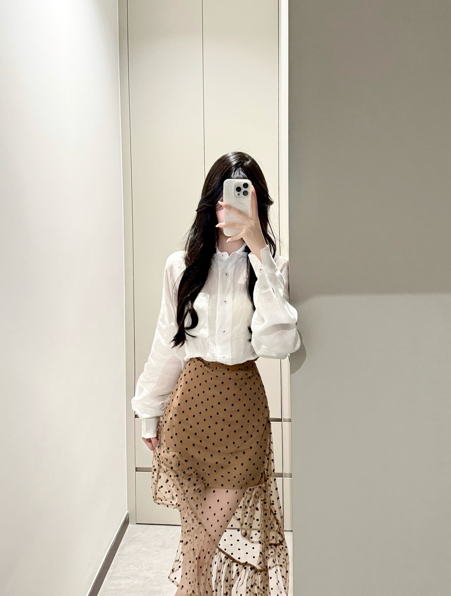 카키 색 도트 무늬 망사 반신 스커트 한 부서 레트로 세련된 외국 가스 불규칙 프릴 케이크 드레스