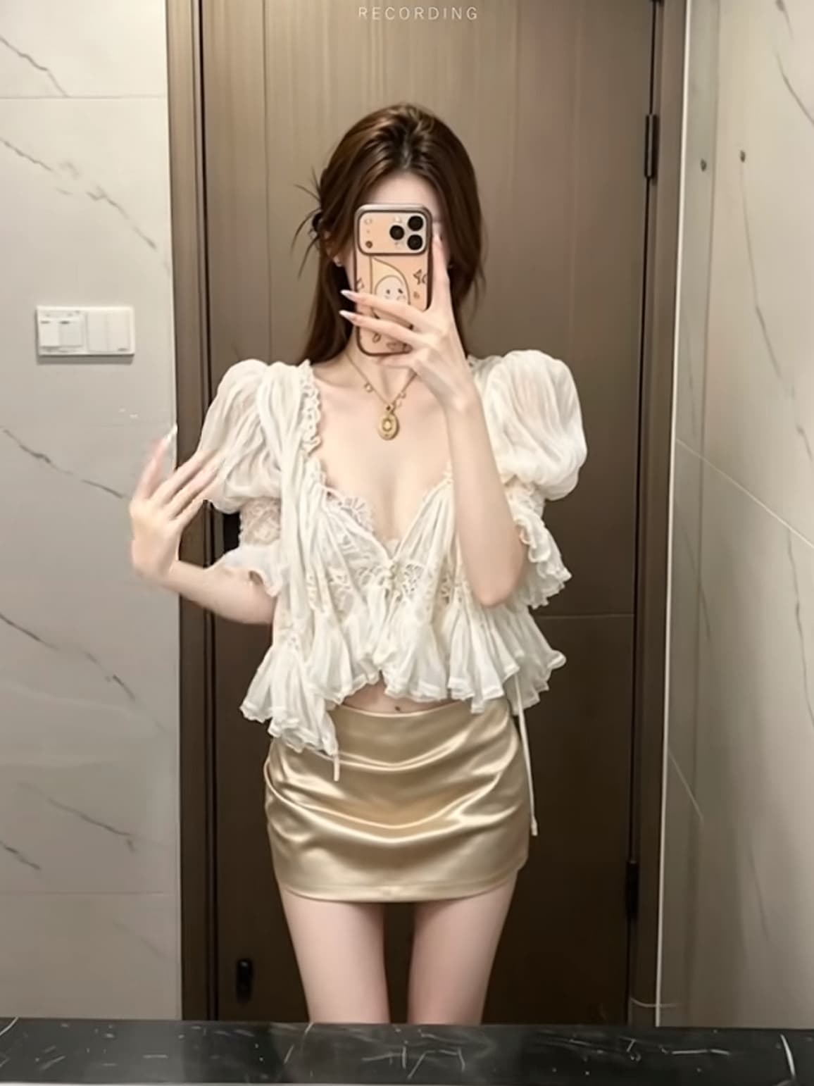 새로운 디자인 센스 레이스 조각 V넥 오픈 가디건 경기 슬림해 보이는 반바지 세트 상세 이미지 1