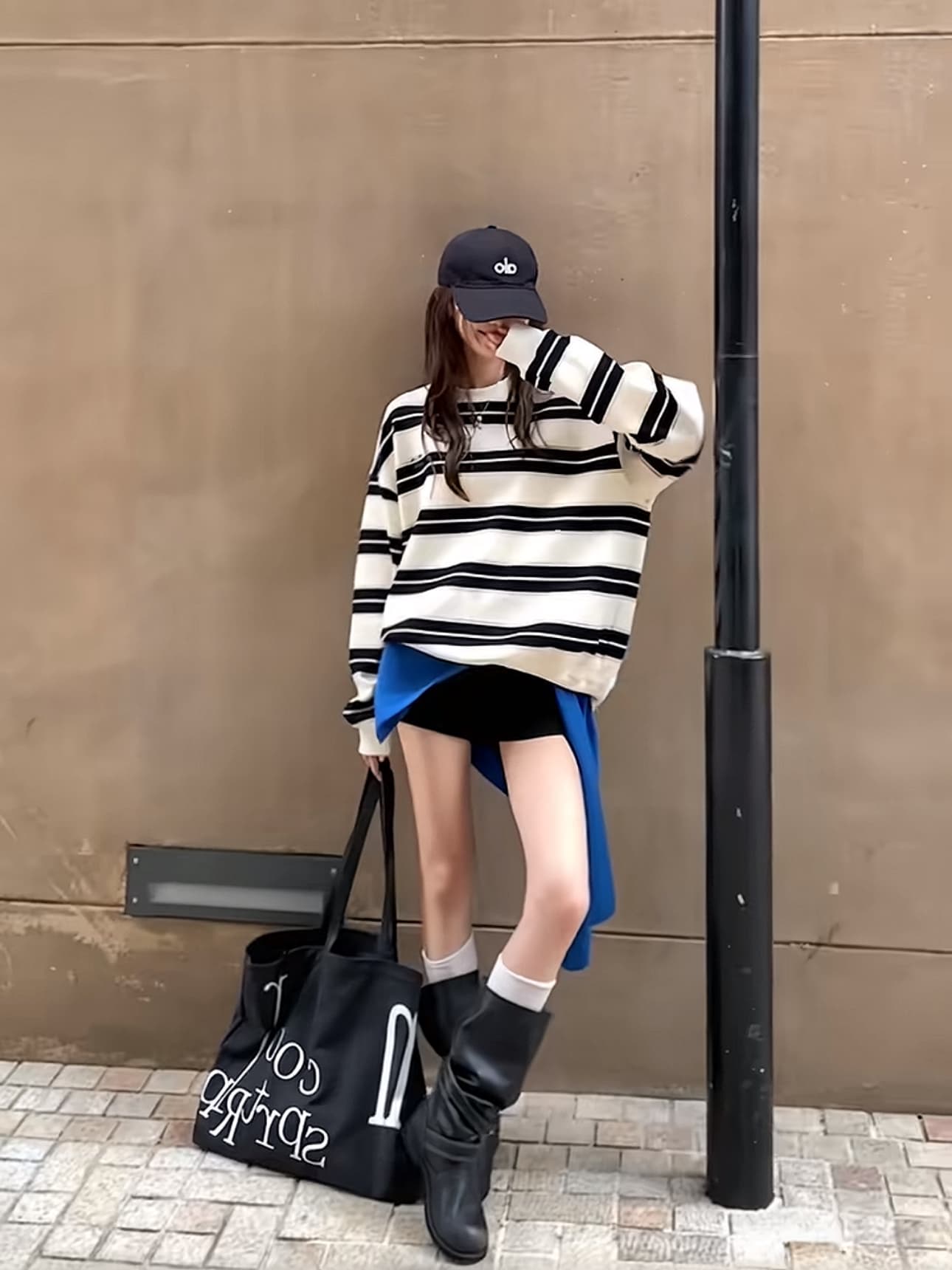 아메리칸 레트로 스트라이프 배색 라운드 넥 긴팔 루즈핏 후드티 여성 하이웨이스트 슬림해 보이는 반바지 세트 이미지 2
