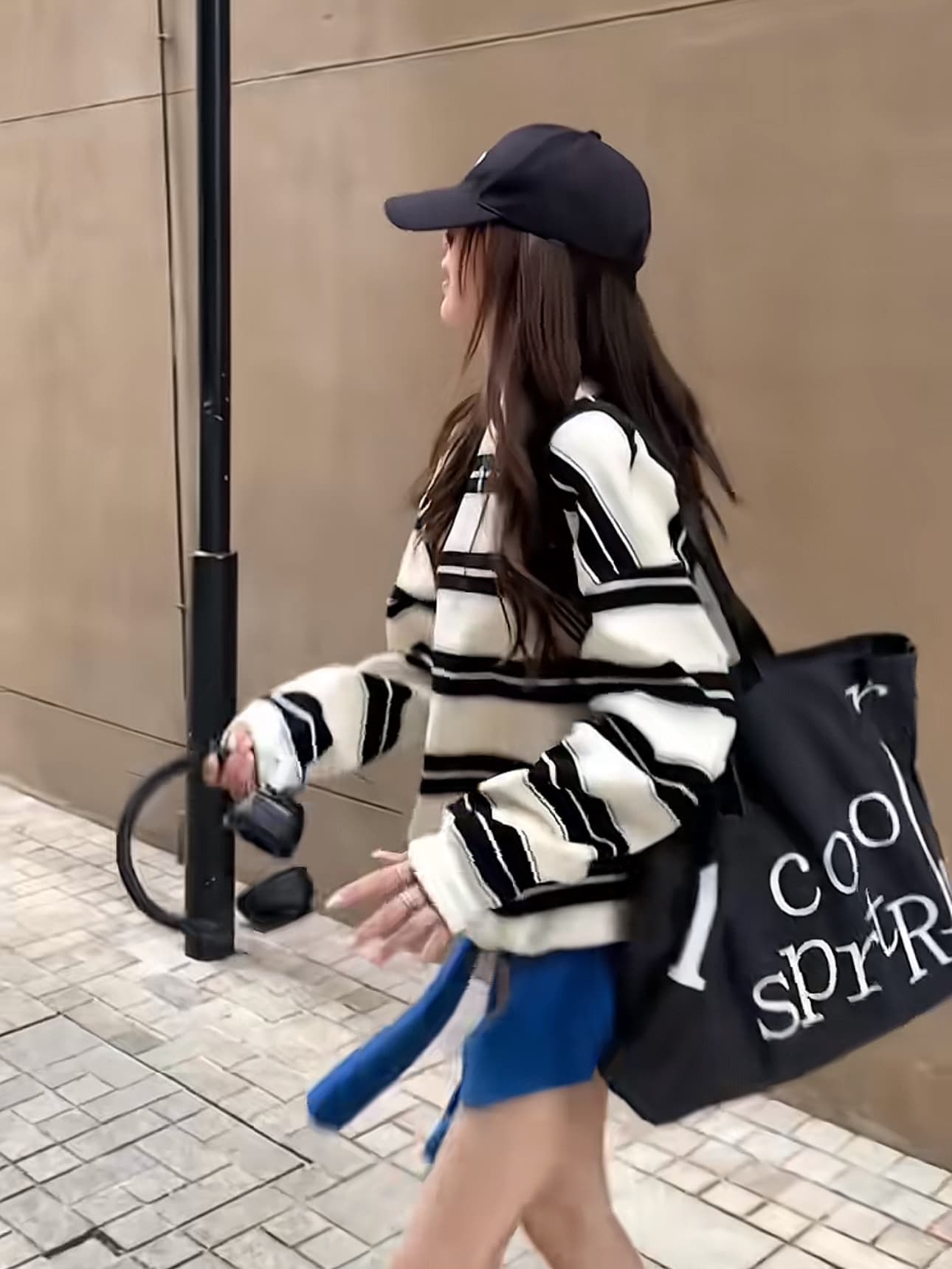아메리칸 레트로 스트라이프 배색 라운드 넥 긴팔 루즈핏 후드티 여성 하이웨이스트 슬림해 보이는 반바지 세트 상세 이미지 2