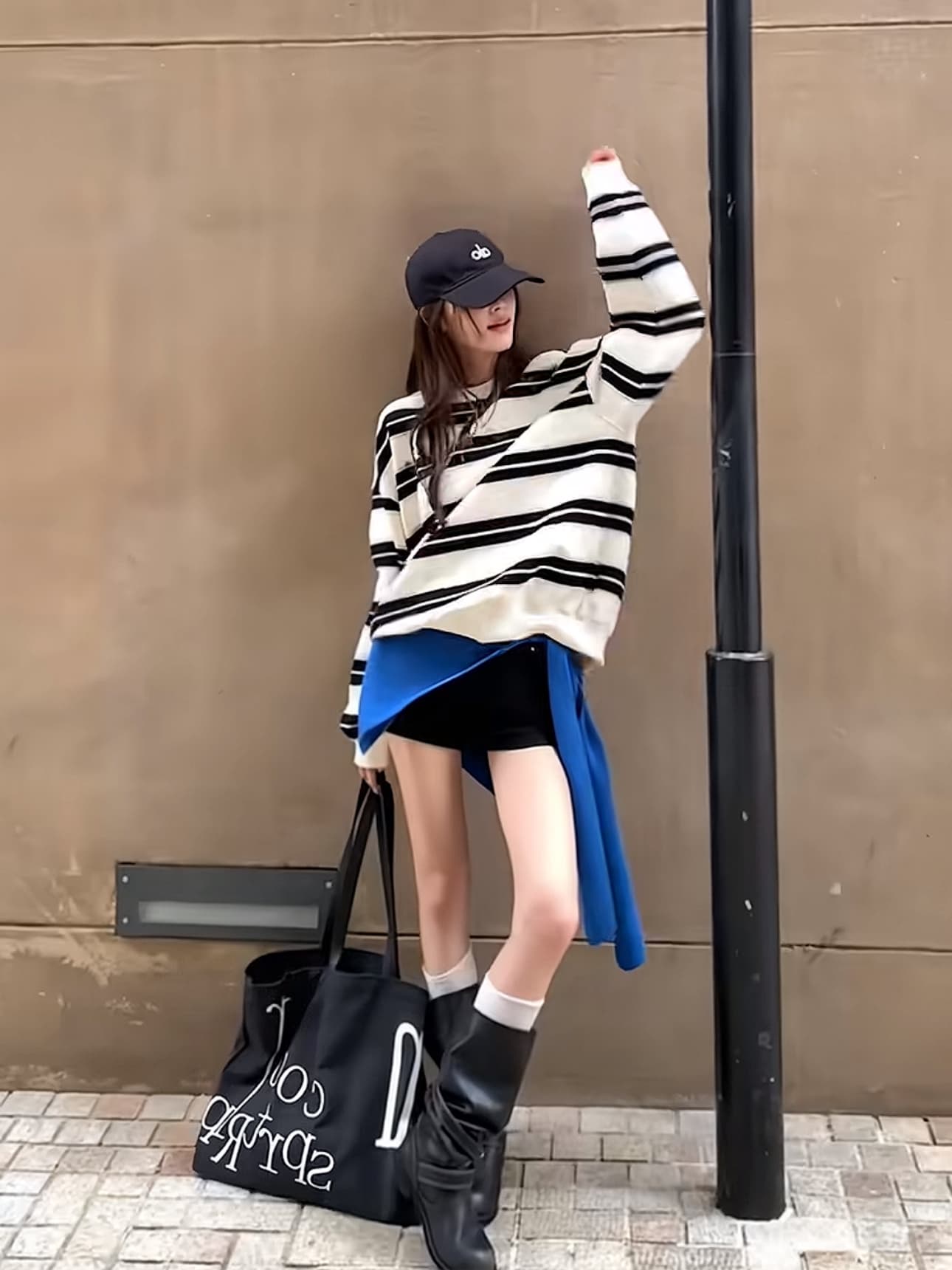 아메리칸 레트로 스트라이프 배색 라운드 넥 긴팔 루즈핏 후드티 여성 하이웨이스트 슬림해 보이는 반바지 세트 상세 이미지 5