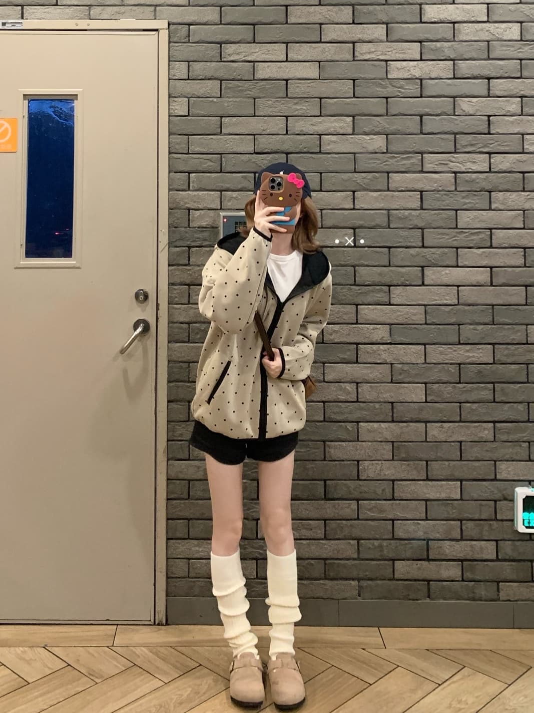 도트 무늬 후드 오픈 가디건 디자인 센스 배색 검은 색 테두리 캐주얼 루즈핏 재킷 다용도 검정색 반바지 세트