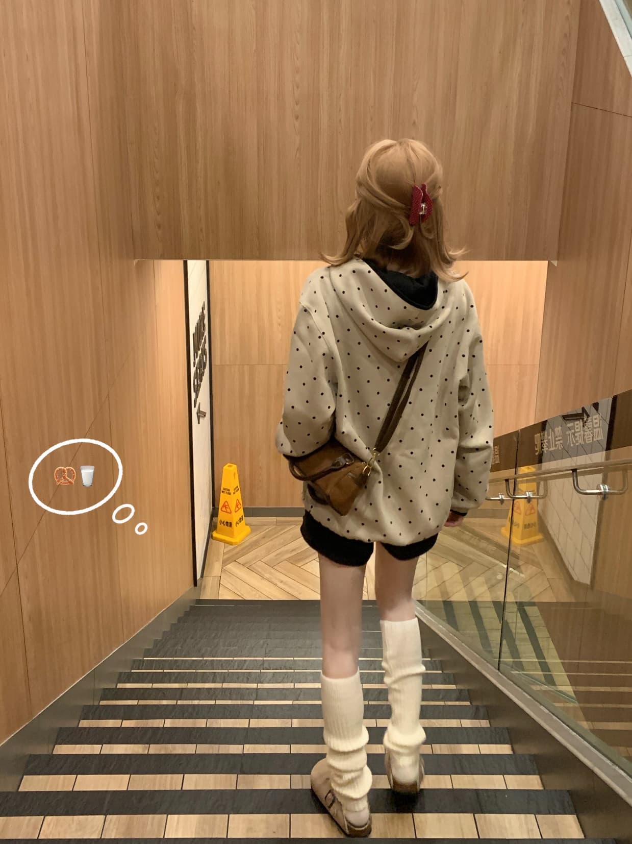 도트 무늬 후드 오픈 가디건 디자인 센스 배색 검은 색 테두리 캐주얼 루즈핏 재킷 다용도 검정색 반바지 세트 이미지 3