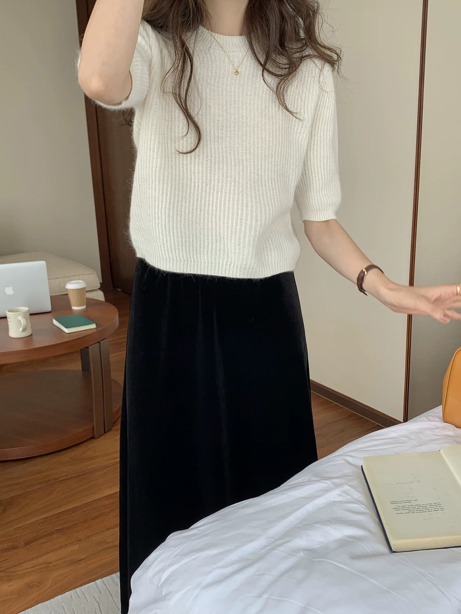 검정색 벨벳 반신 스커트 여성 봄 가을 고급 레트로 빅 사이즈 작은 키 금사 벨벳 치마 A라인 스커트 중간 길이 스커트 이미지 4