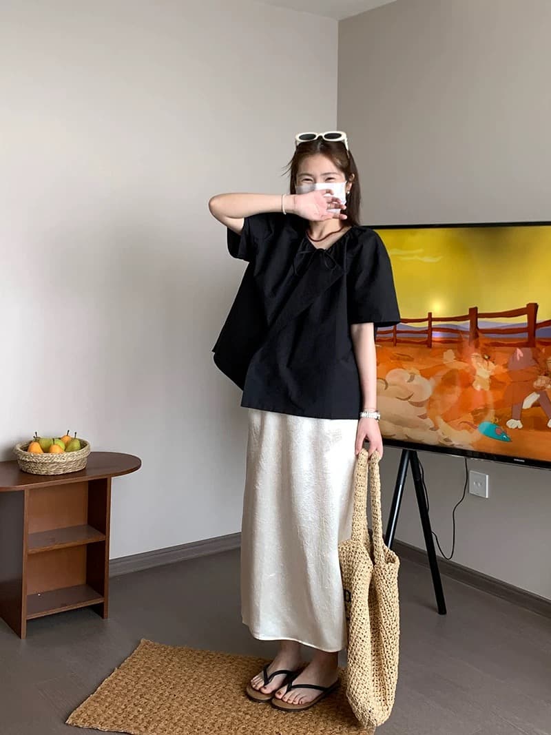아세트산 반신 스커트 여성 2026 여름 새로운 검정색 중간 길이 이후 트임 도루 센스 새틴 스트레이트 반 스커트 롱 스커트 상세 이미지 3