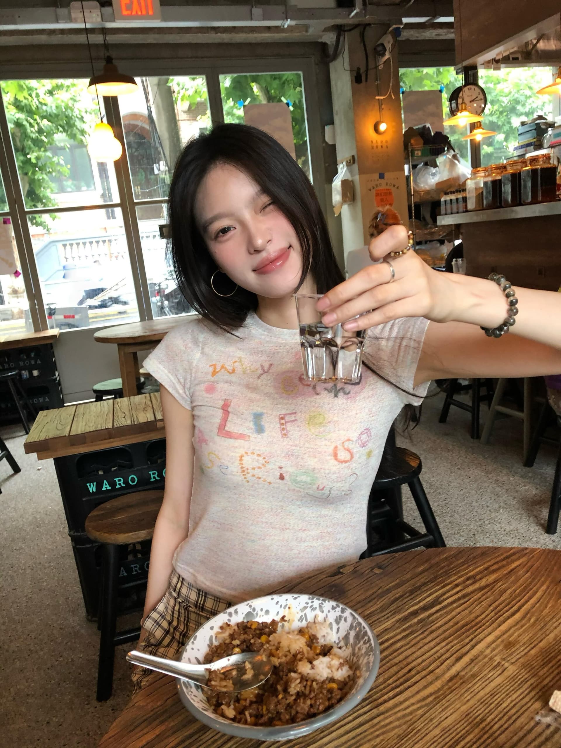 광저우 150그램 무지개 마 얇은 스타일 통기성 재미있는 낙서 색상 실 맨위 여성 여름 몸매 가꾸기 프린트 반팔 티셔츠 상세 이미지 3