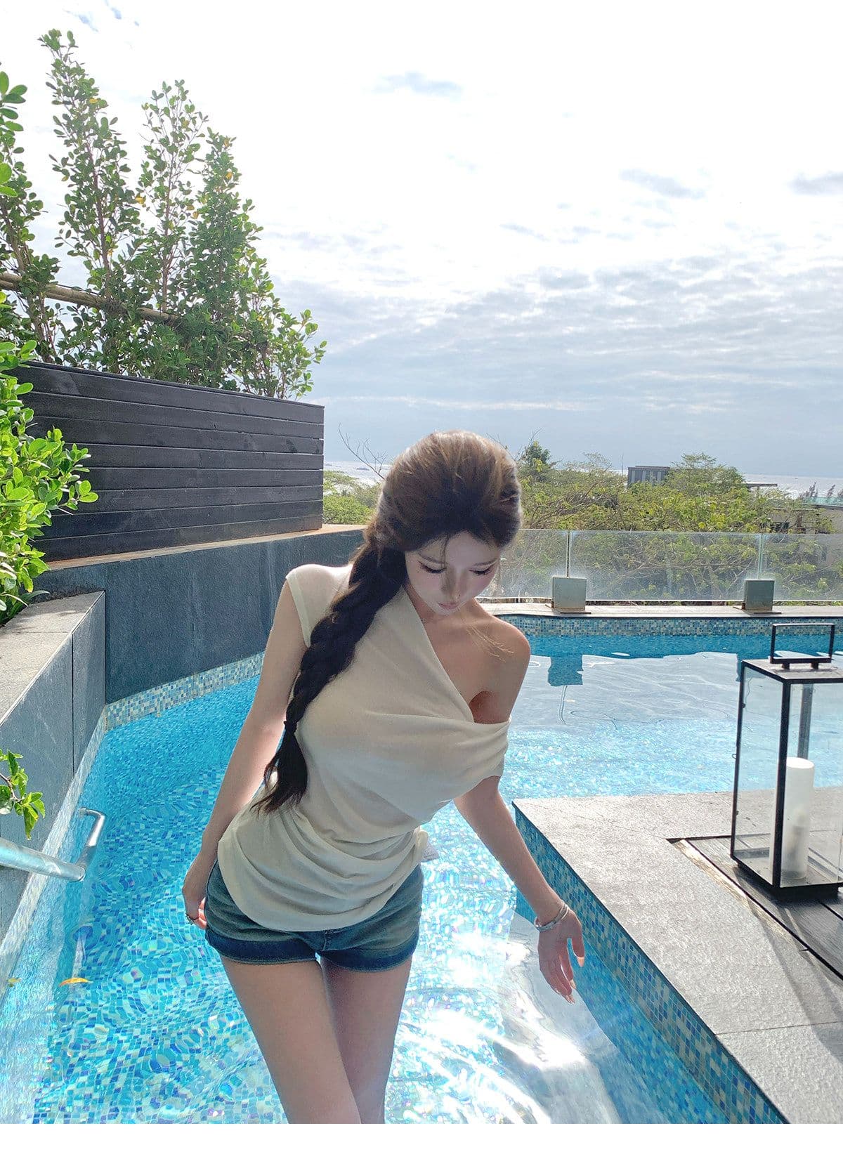 원본 원단 빛 연 주간 접시 디자인 센스 매듭 비스듬한 어깨 핀치 Pleat 허리 수축 슬림해 보이는 티셔츠 품격 맨위 상세 이미지 16