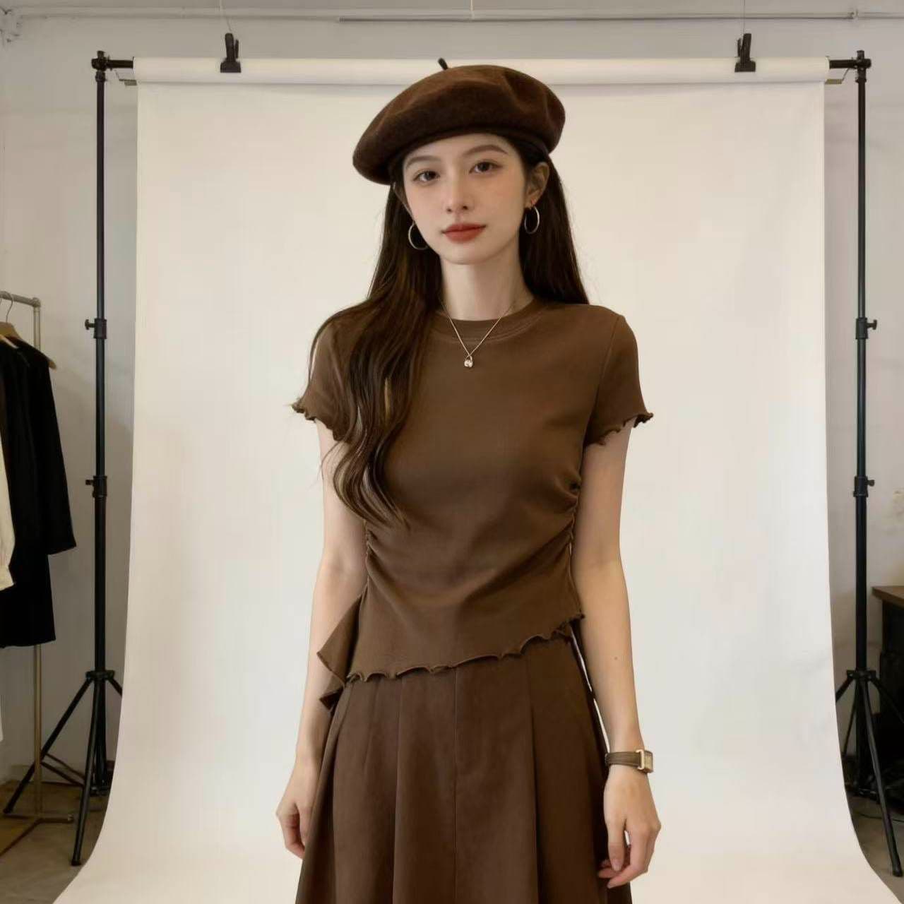 여름 새로운 디자인 센스 불규칙 프릴 리본 반팔 티셔츠 여성 몸매 가꾸기 슬림해 보이는 쇼트 스타일 순면 맨위 이미지 2
